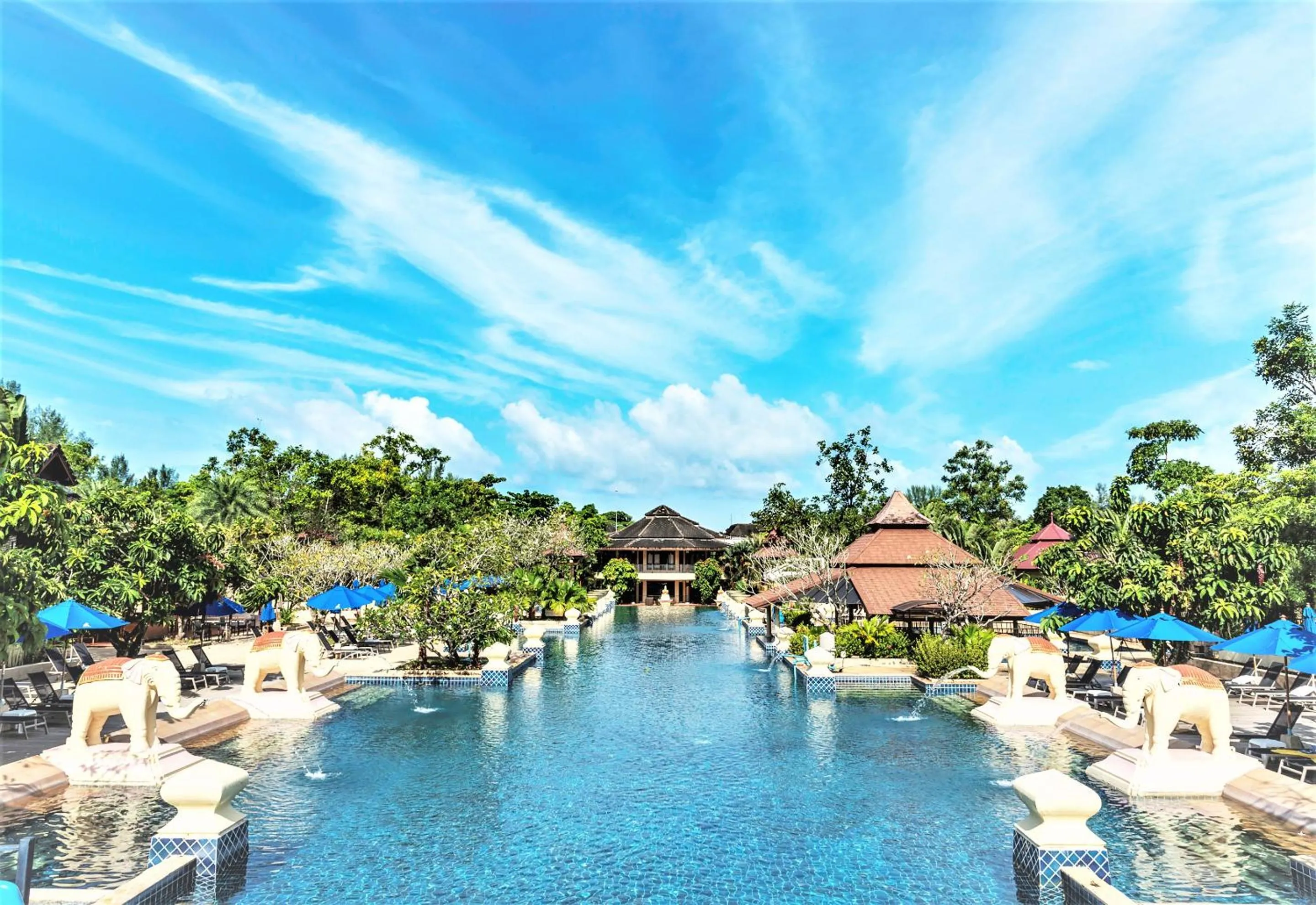 Swimming pool in Seaview Resort Khao Lak - SHA Plus