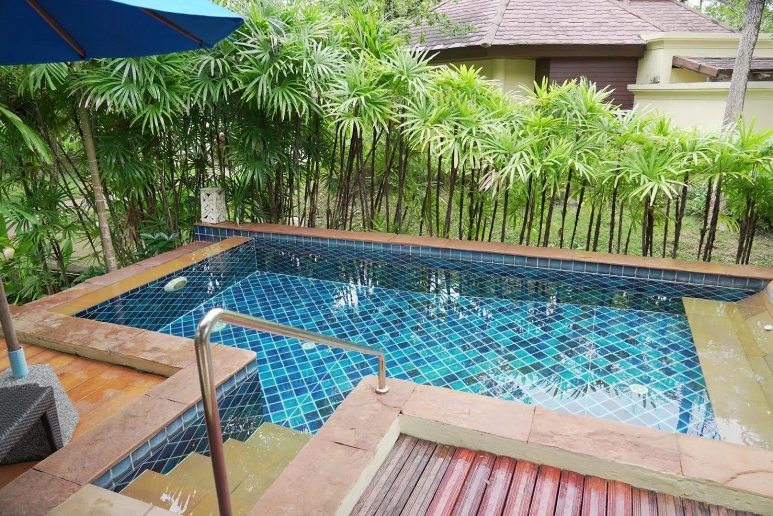 Swimming pool in Seaview Resort Khao Lak - SHA Plus