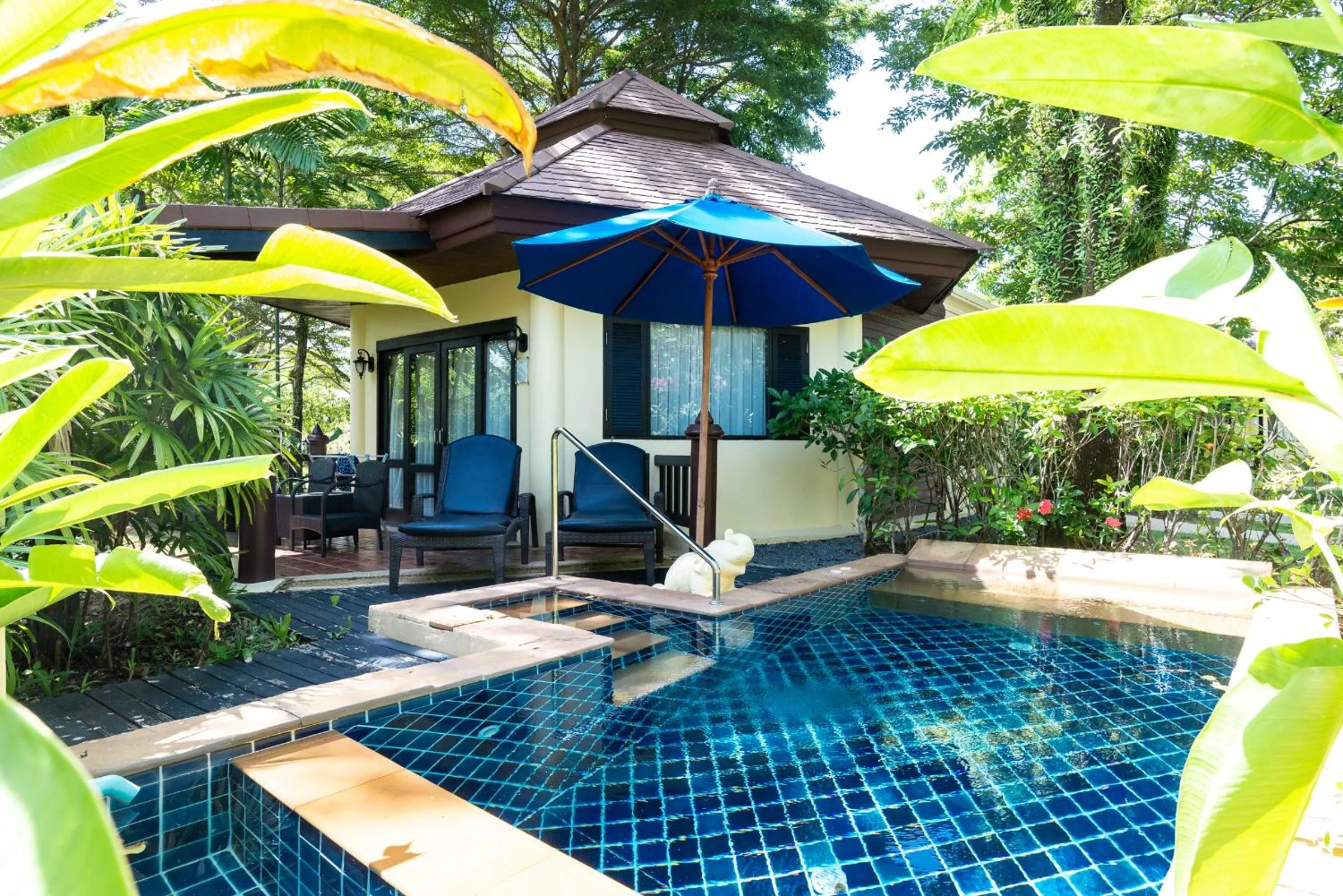 Swimming pool in Seaview Resort Khao Lak - SHA Plus