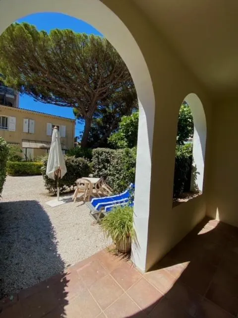 Patio in Hôtel Beau Rivage