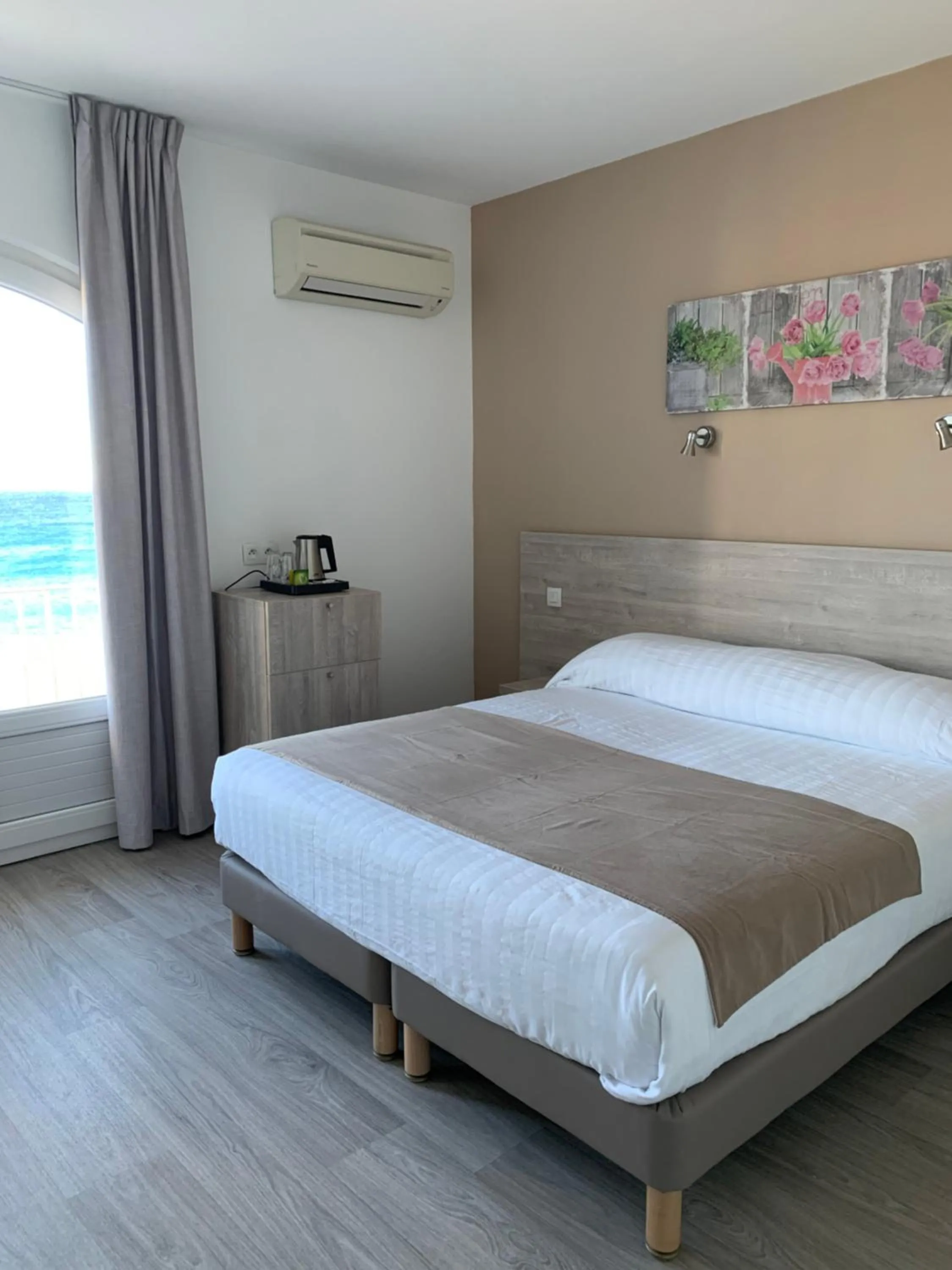 Photo of the whole room in Hôtel Beau Rivage