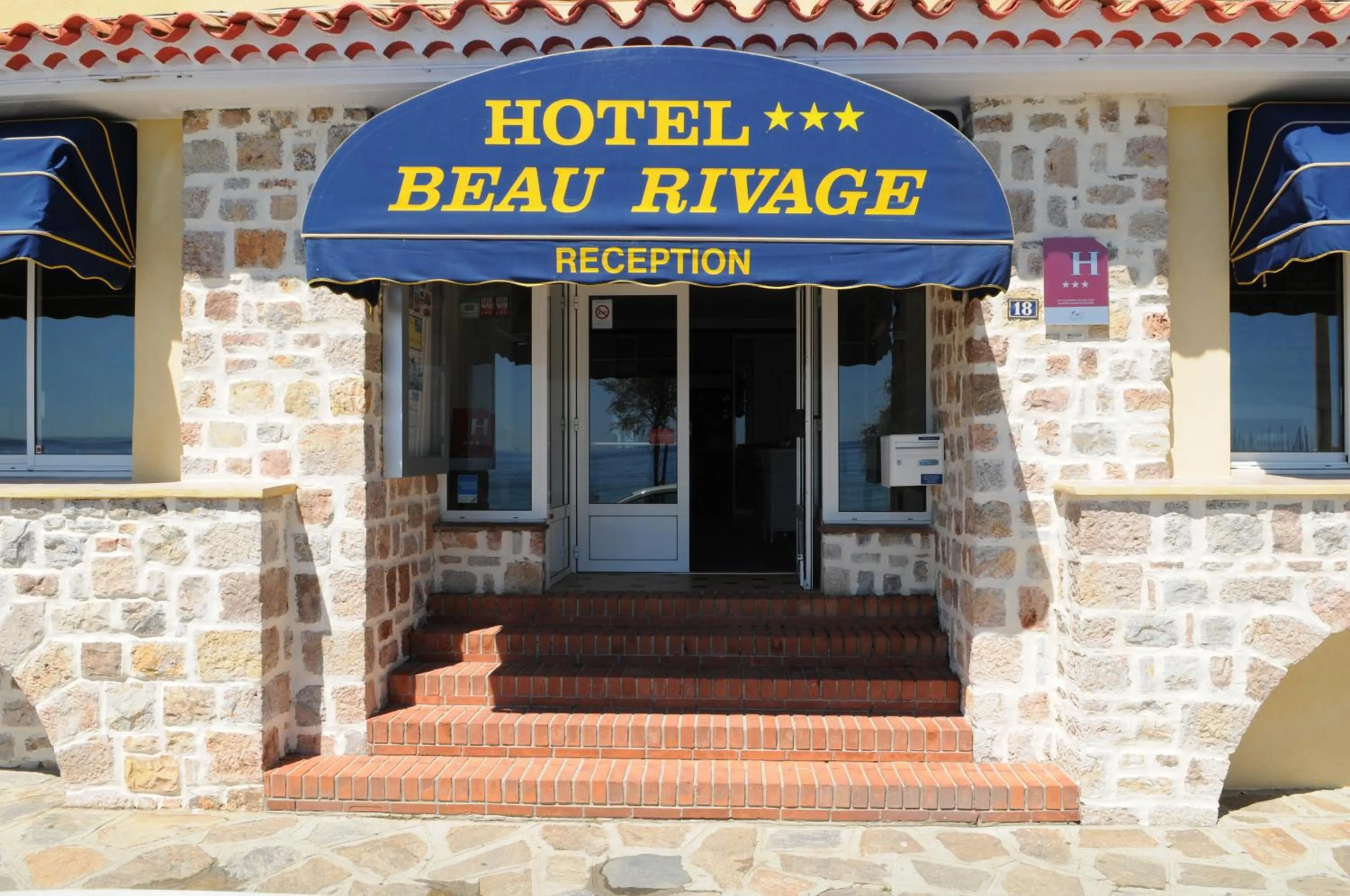 Facade/entrance in Hôtel Beau Rivage