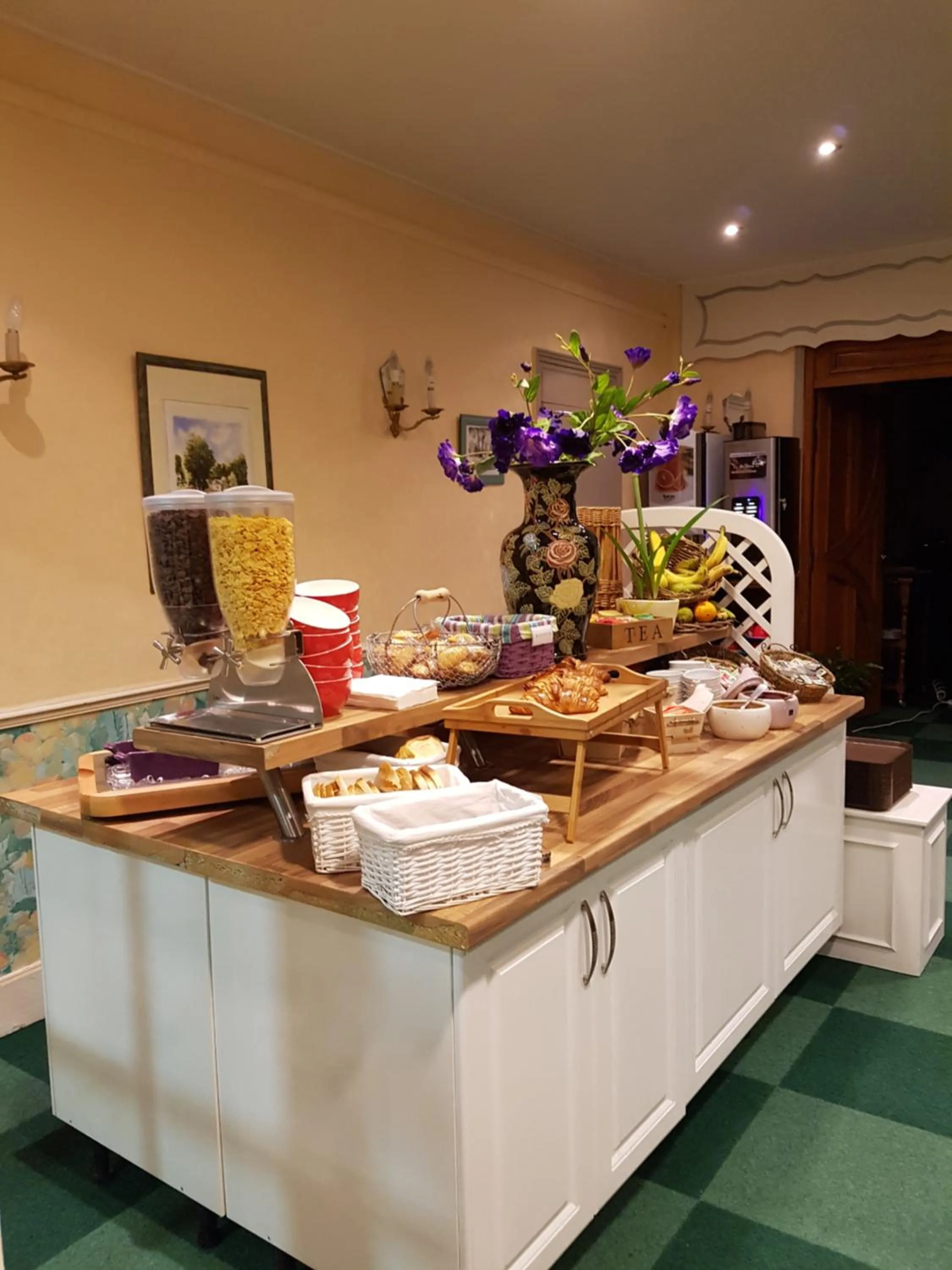 Buffet breakfast in Les Camelias