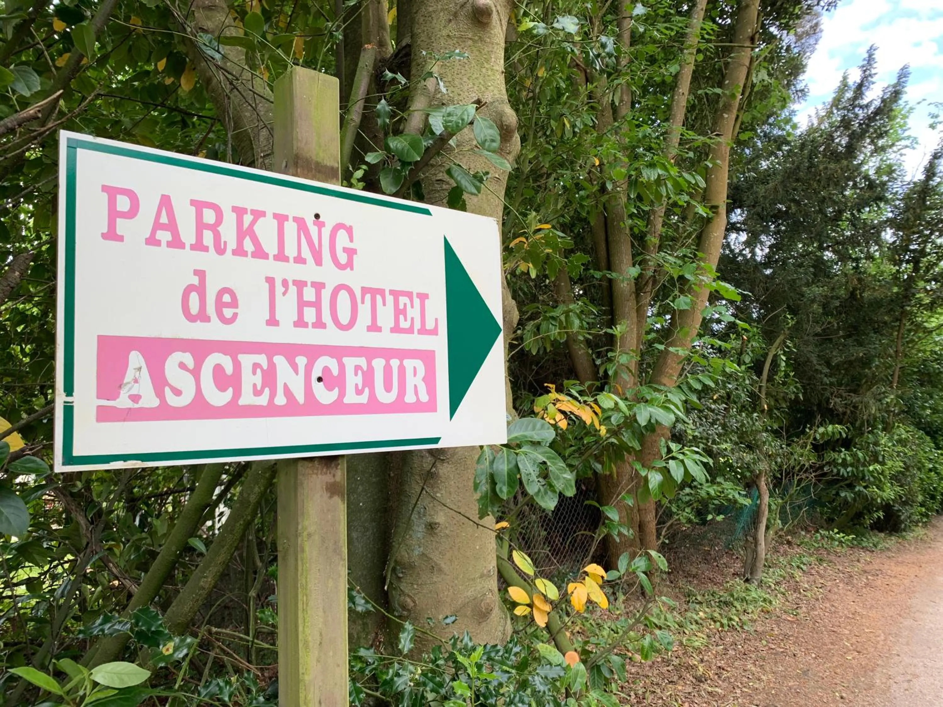 Property building in Les Camelias