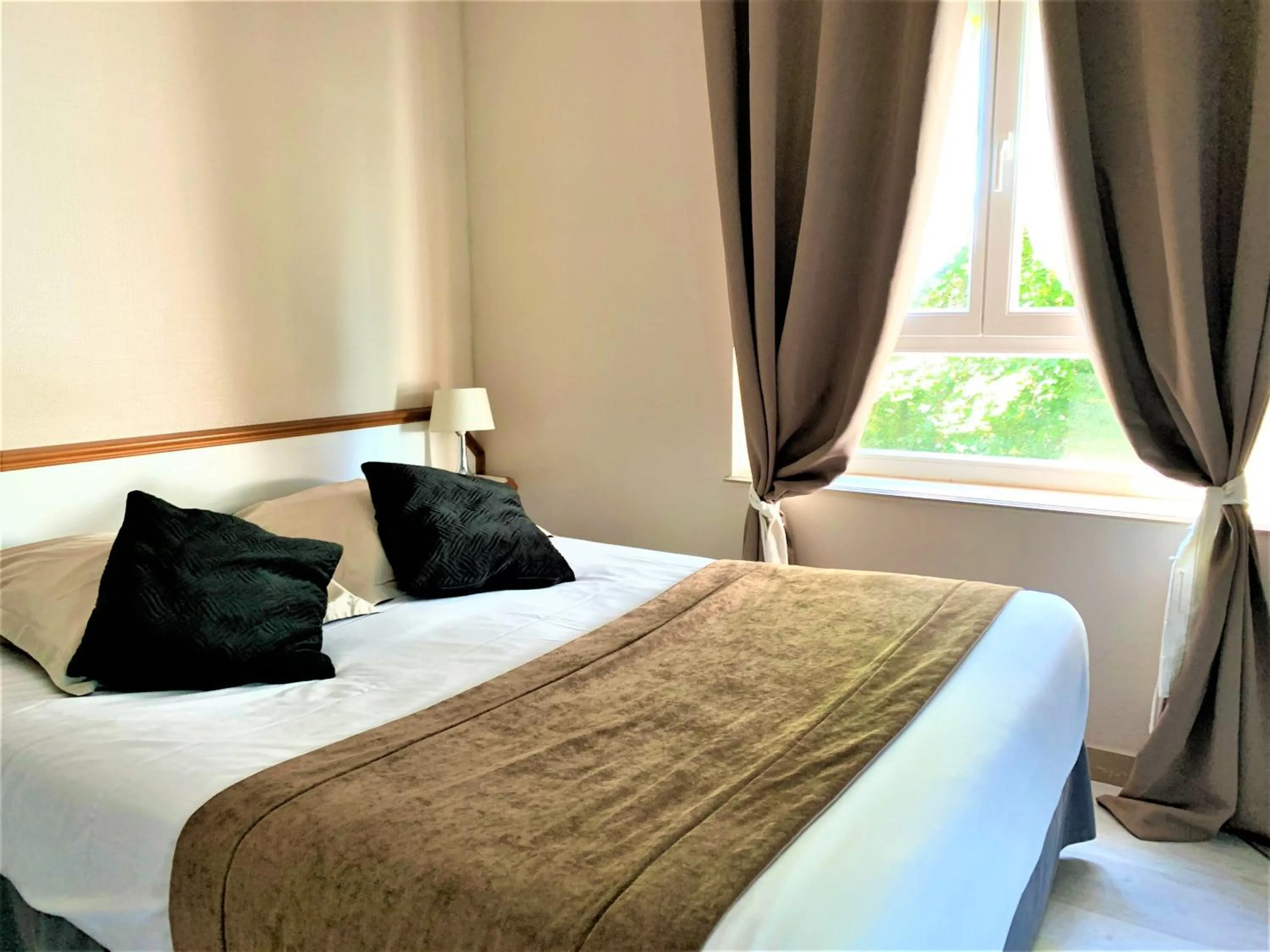 Bedroom, Bed in Les Camelias