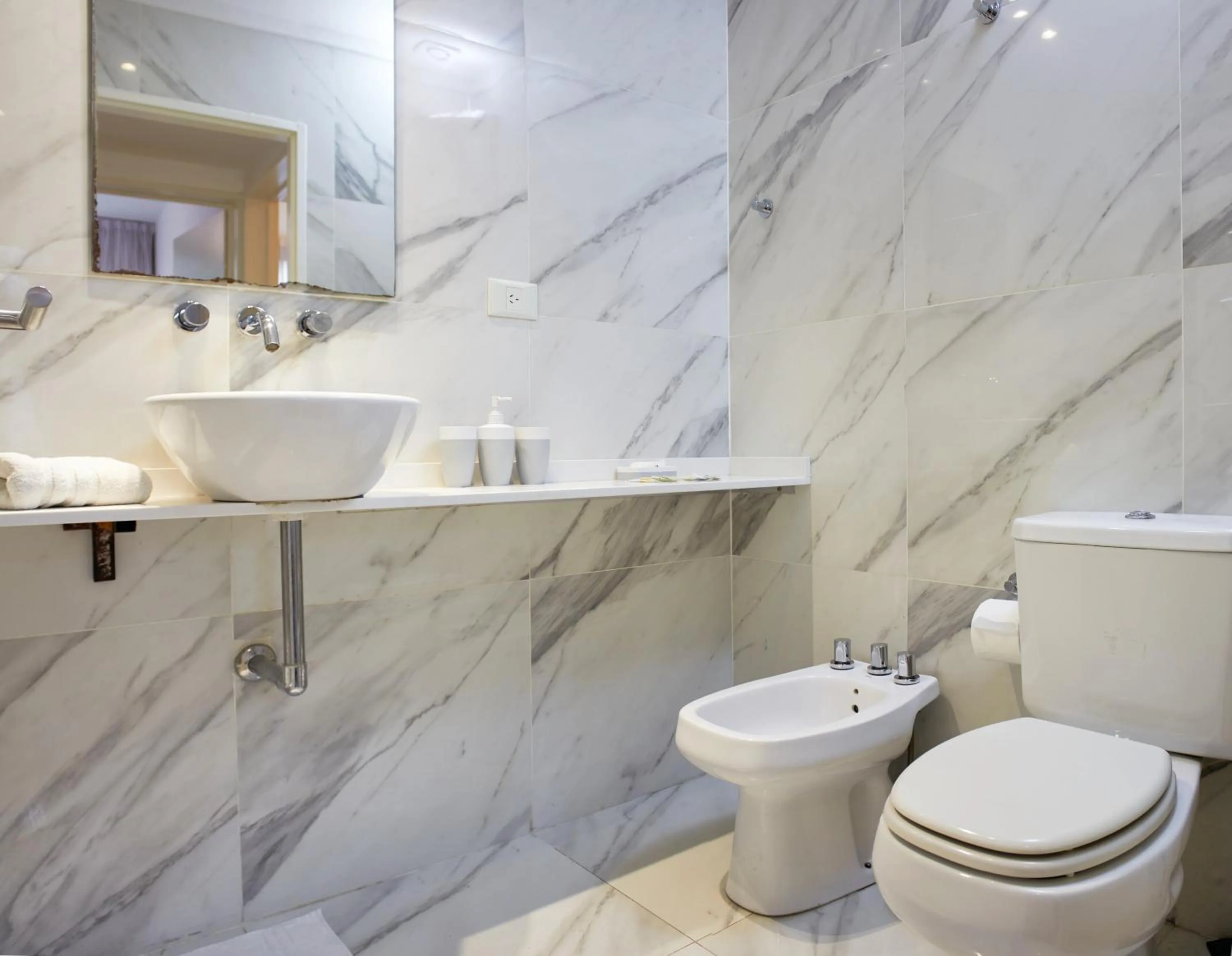 Bathroom in Monroe Suites