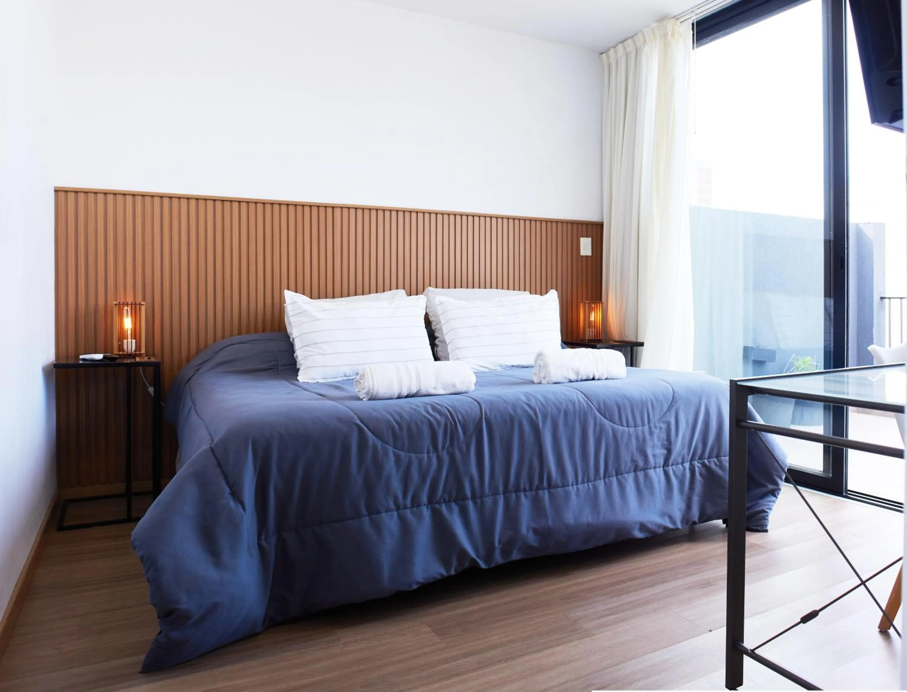 Bedroom, Bed in Monroe Suites