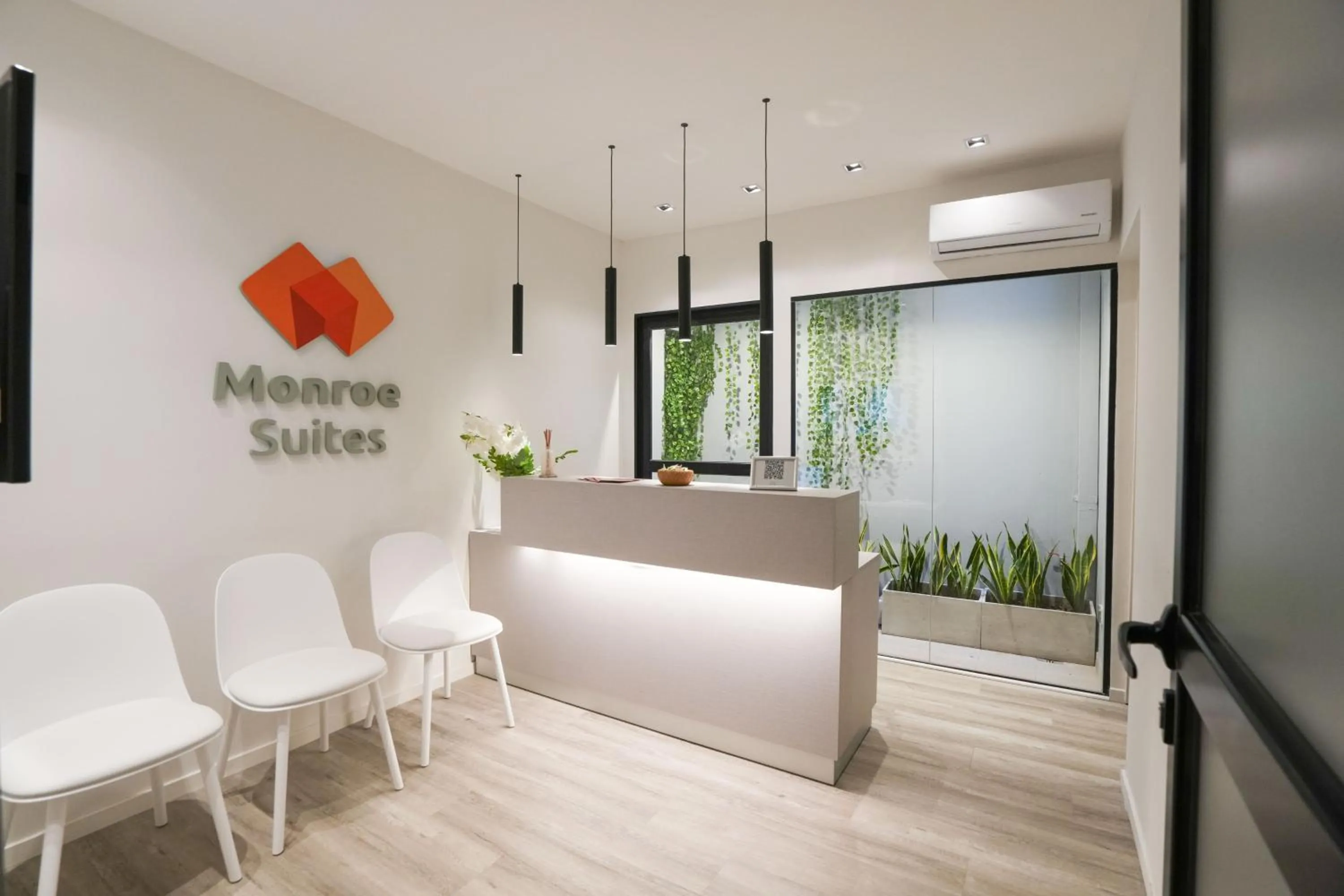 Lobby or reception in Monroe Suites