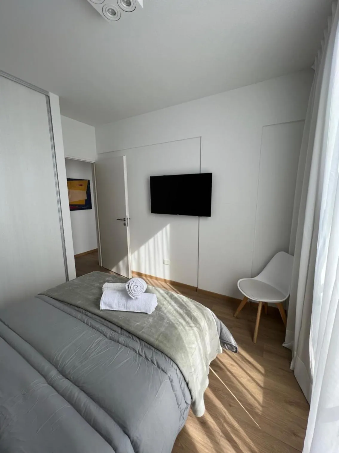 Bedroom, Bed in Monroe Suites