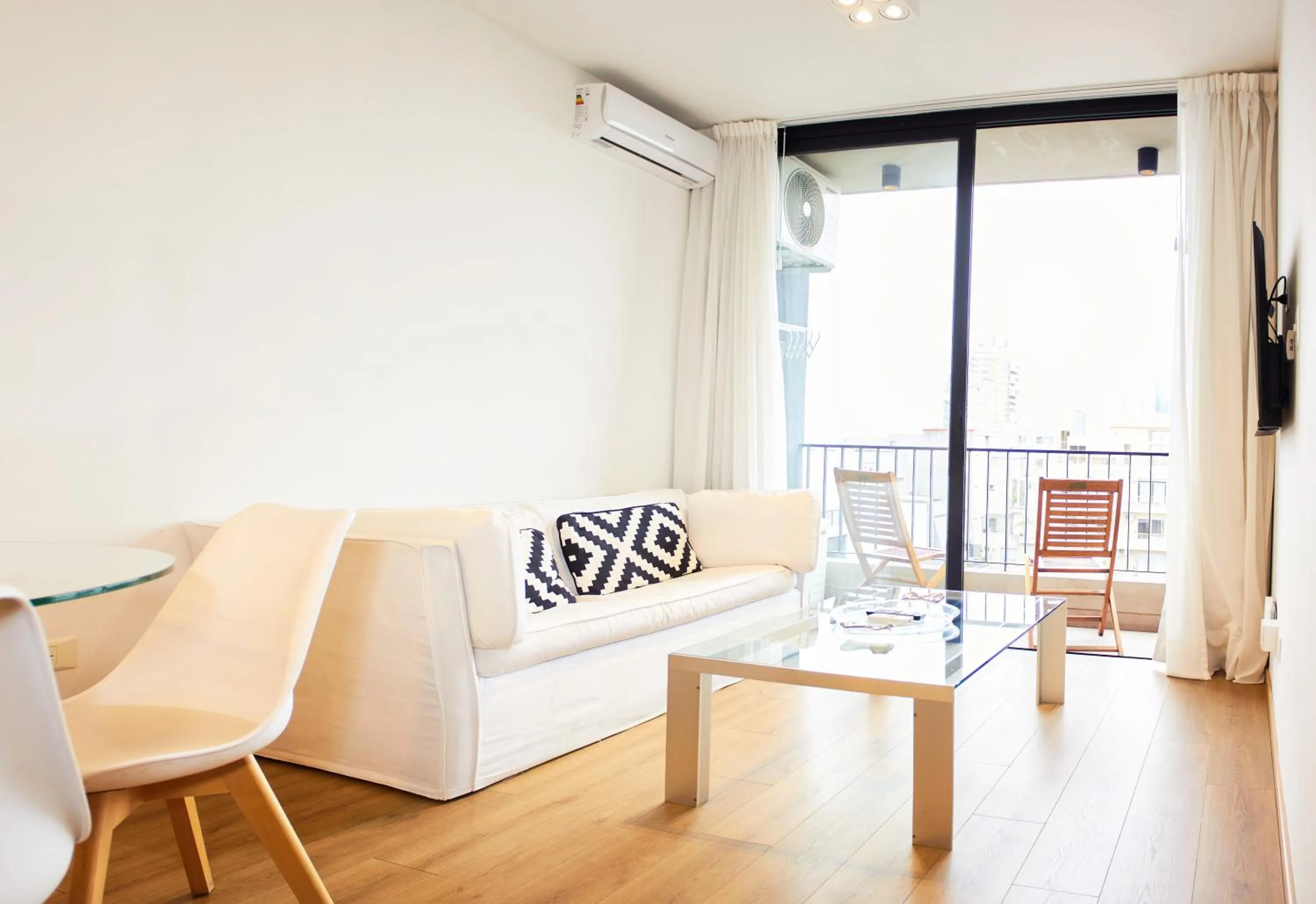 Dining area in Monroe Suites