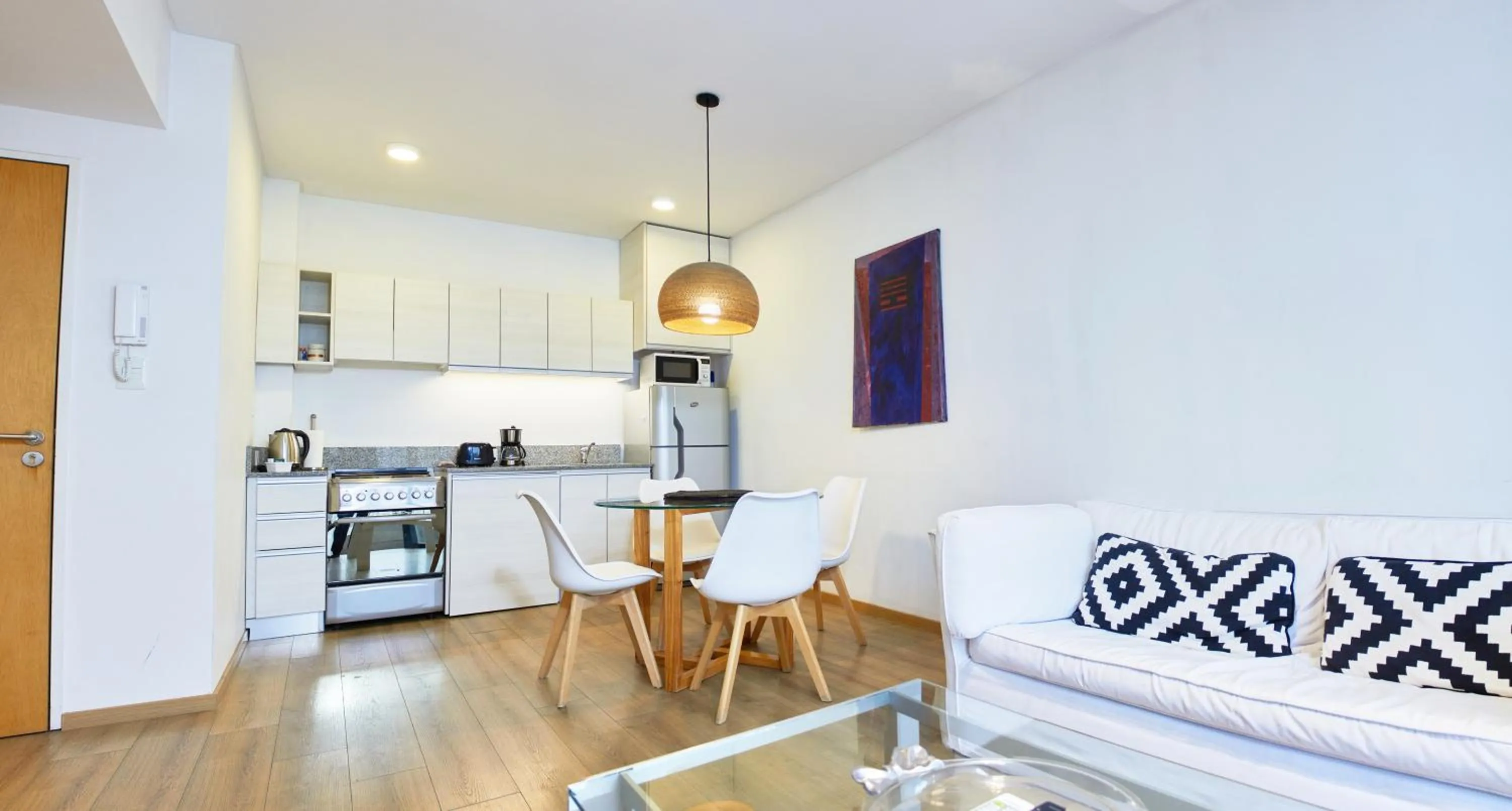 Photo of the whole room in Monroe Suites