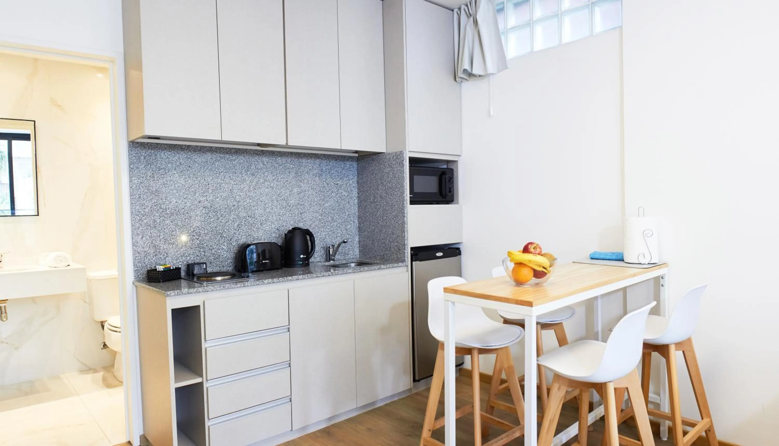 Kitchen or kitchenette in Monroe Suites