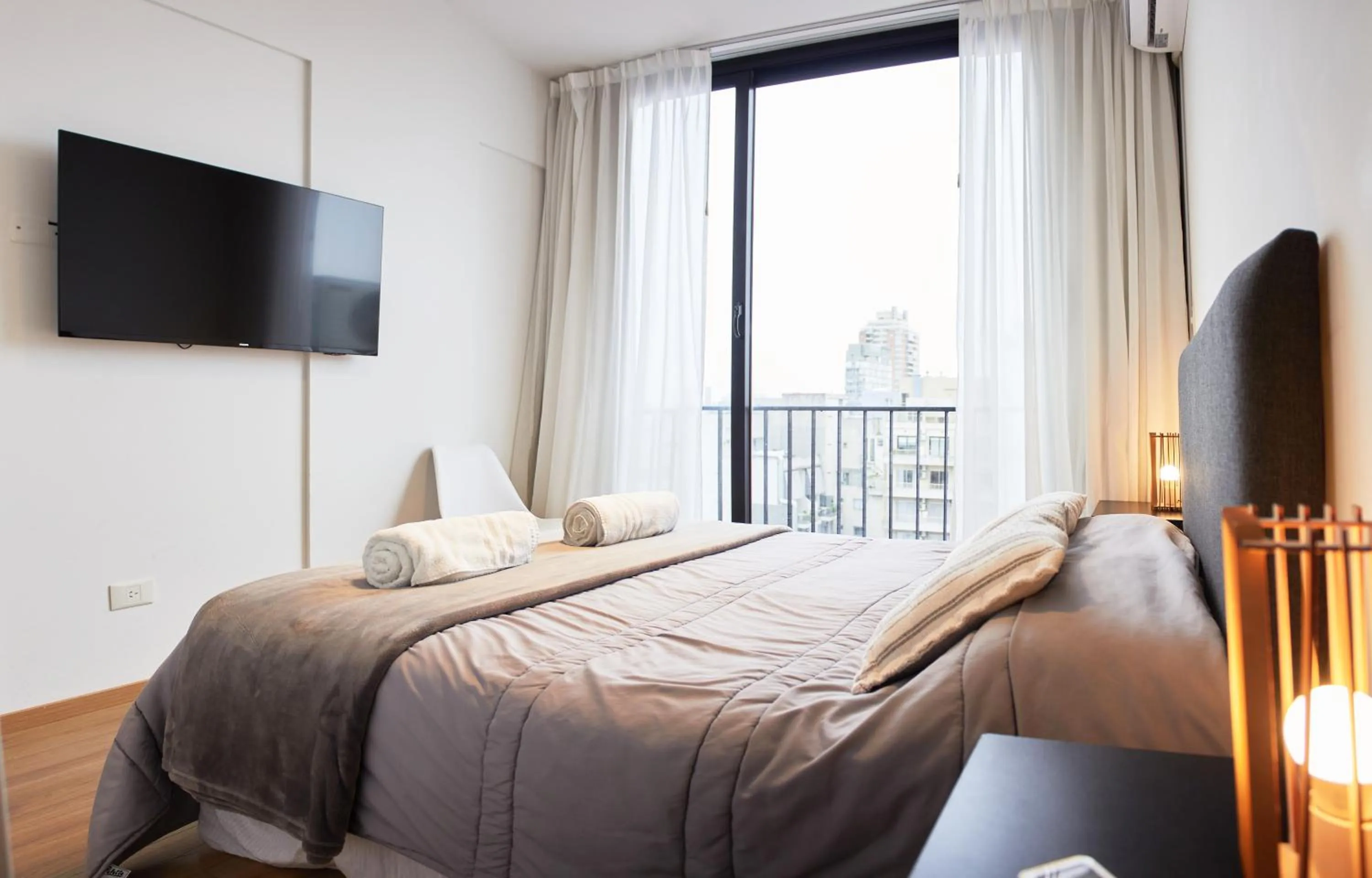 Bedroom, Bed in Monroe Suites