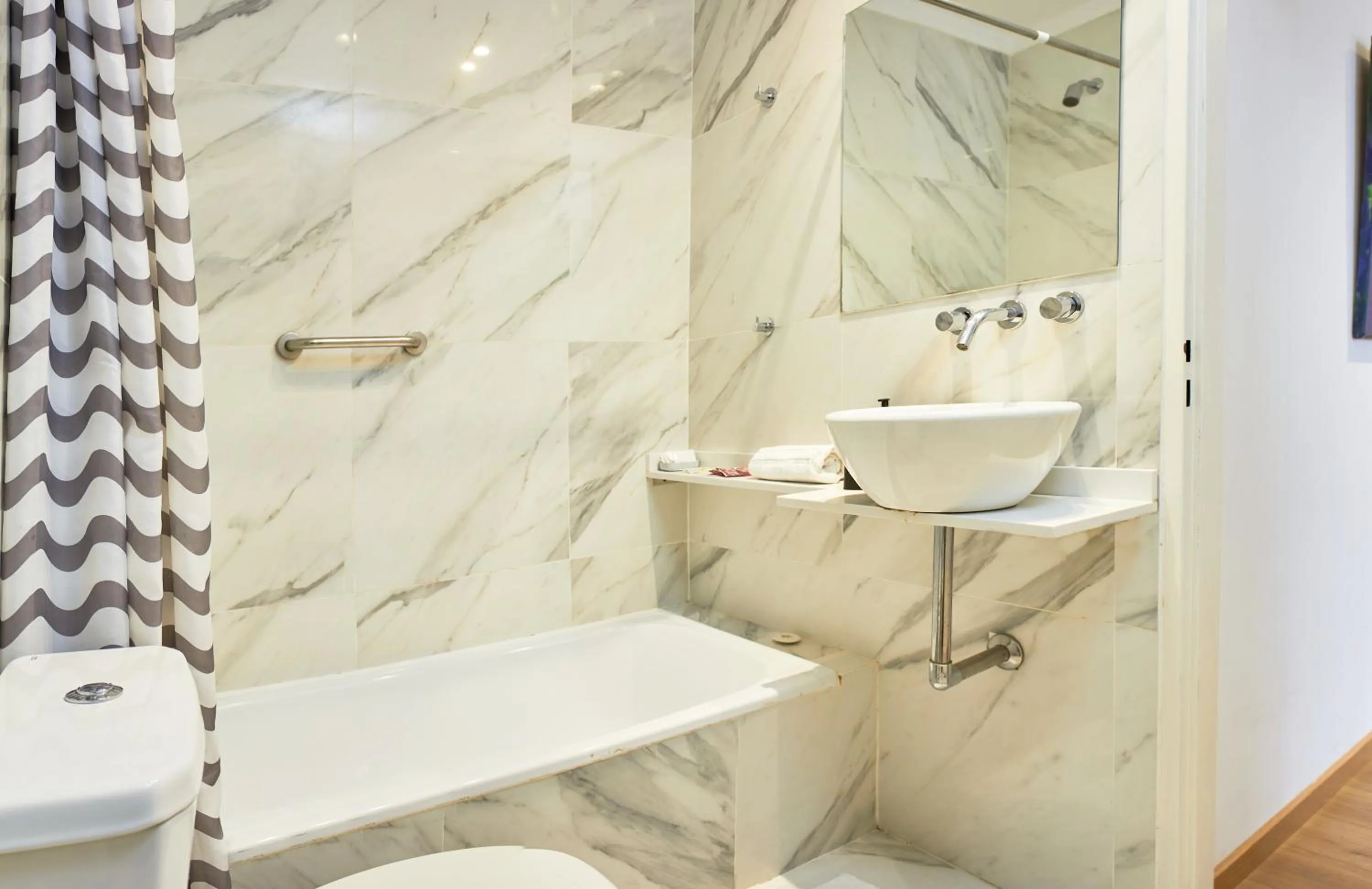 Bathroom in Monroe Suites