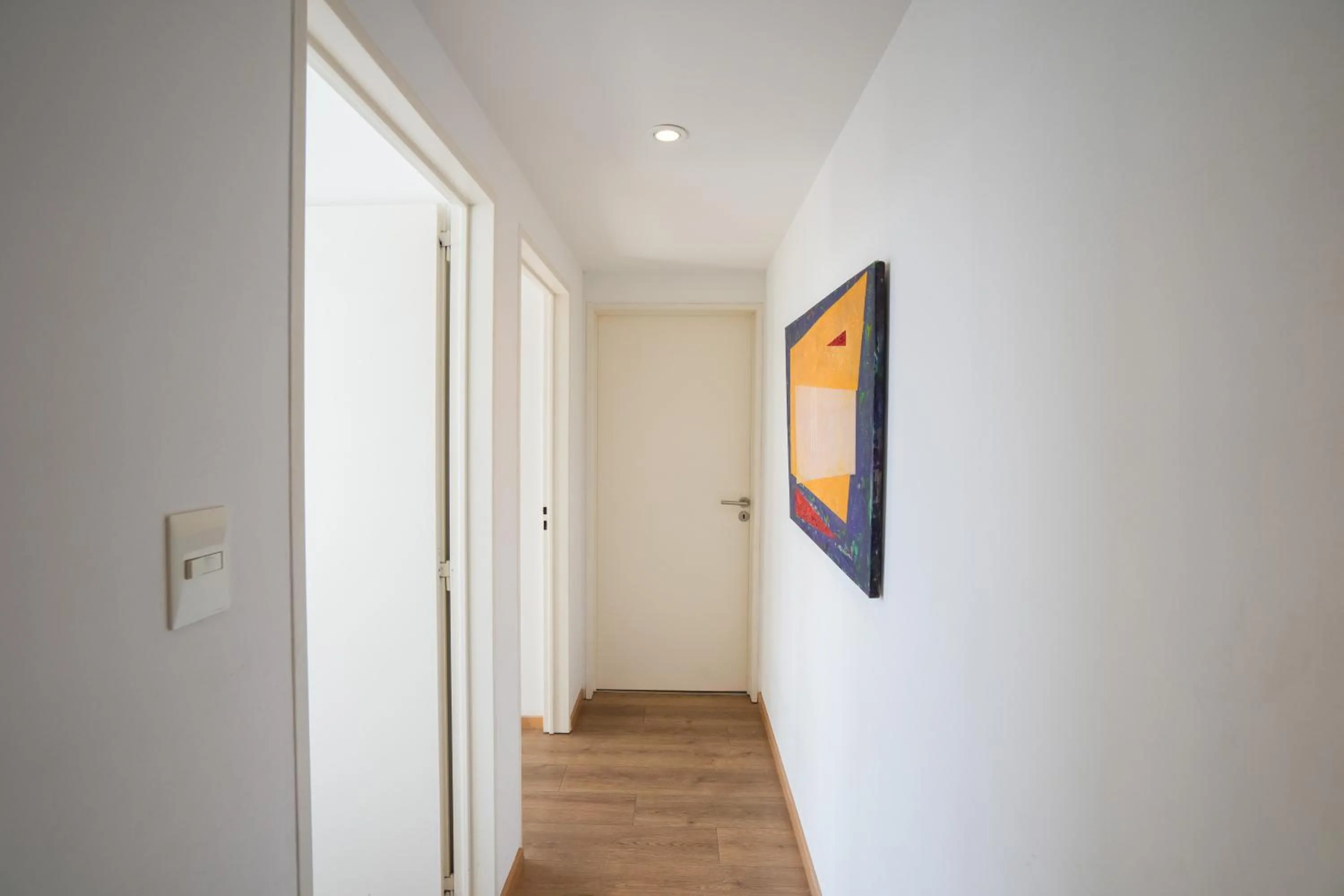 Photo of the whole room in Monroe Suites