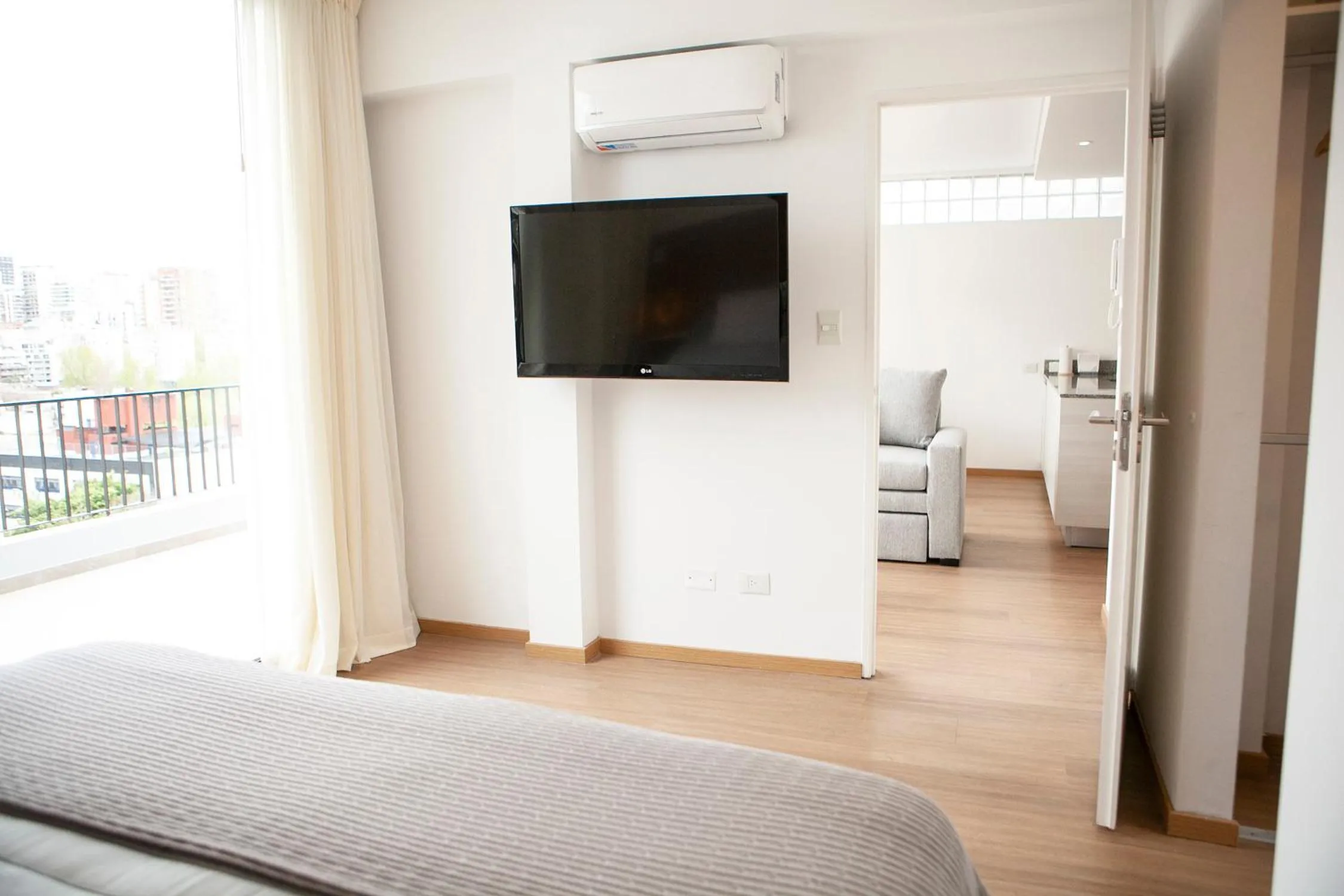 Bedroom, Bed in Monroe Suites