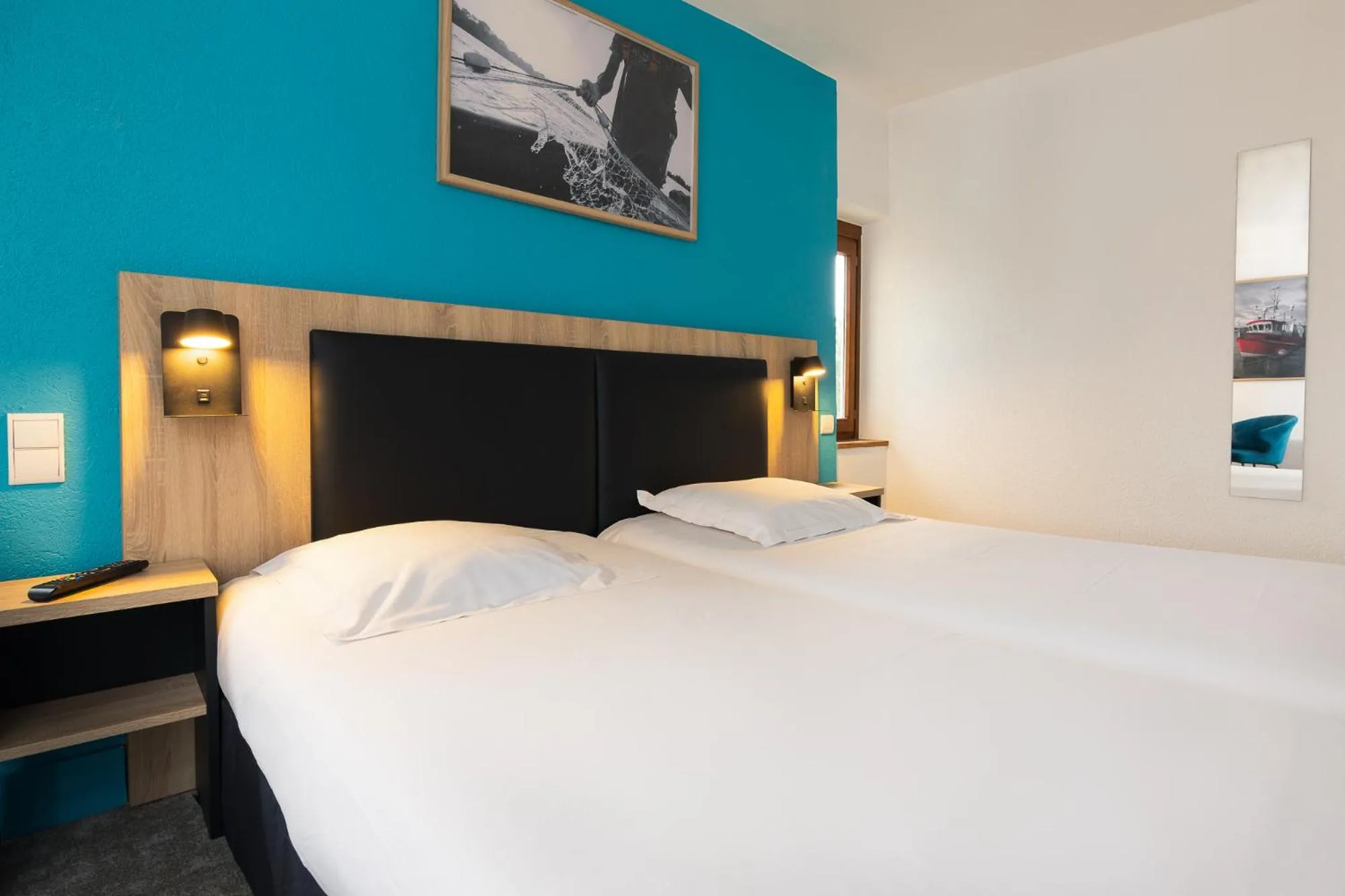 Photo of the whole room, Bed in Hôtel de France - Le Patriarche