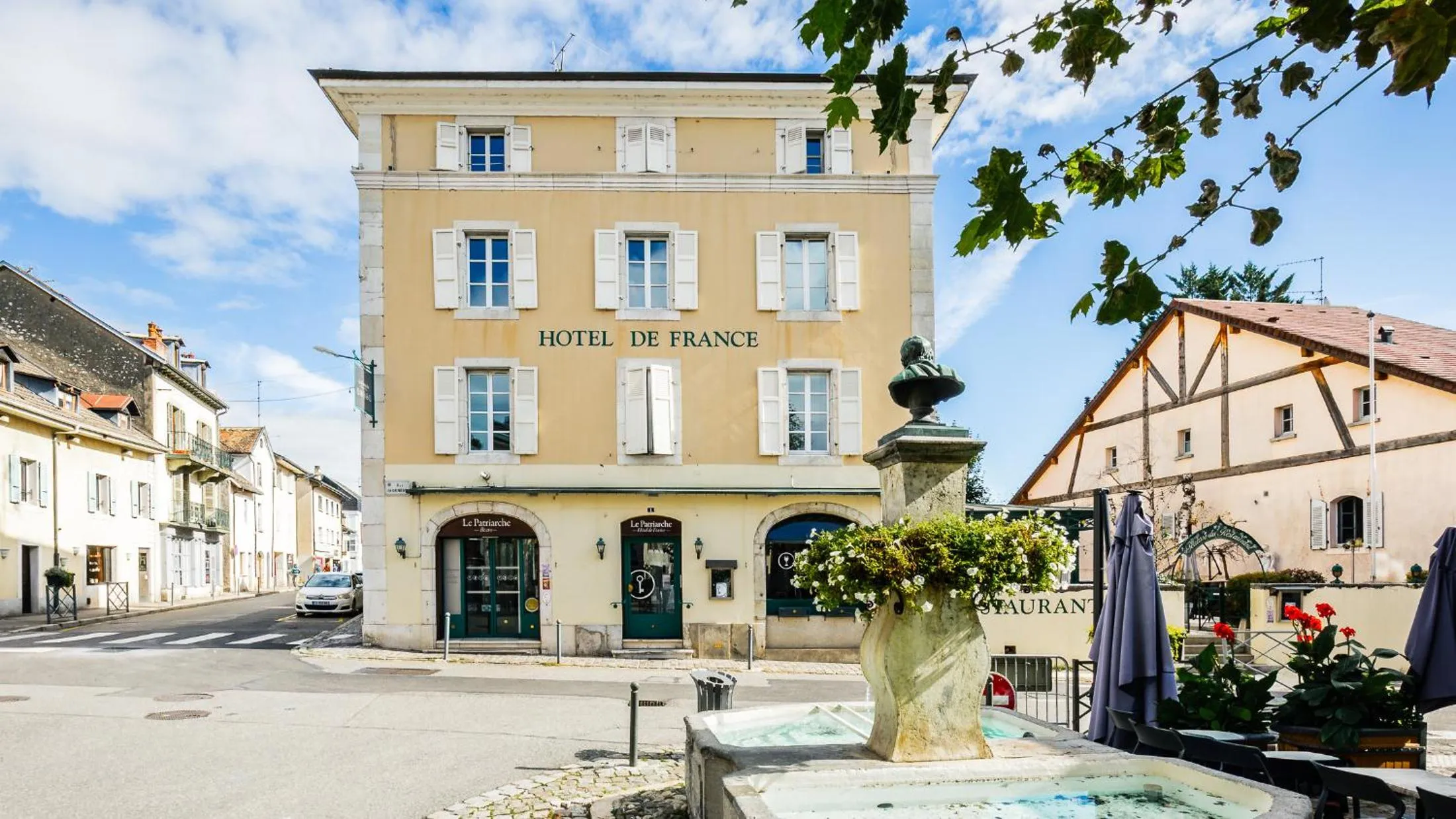 Property building in Hôtel de France - Le Patriarche