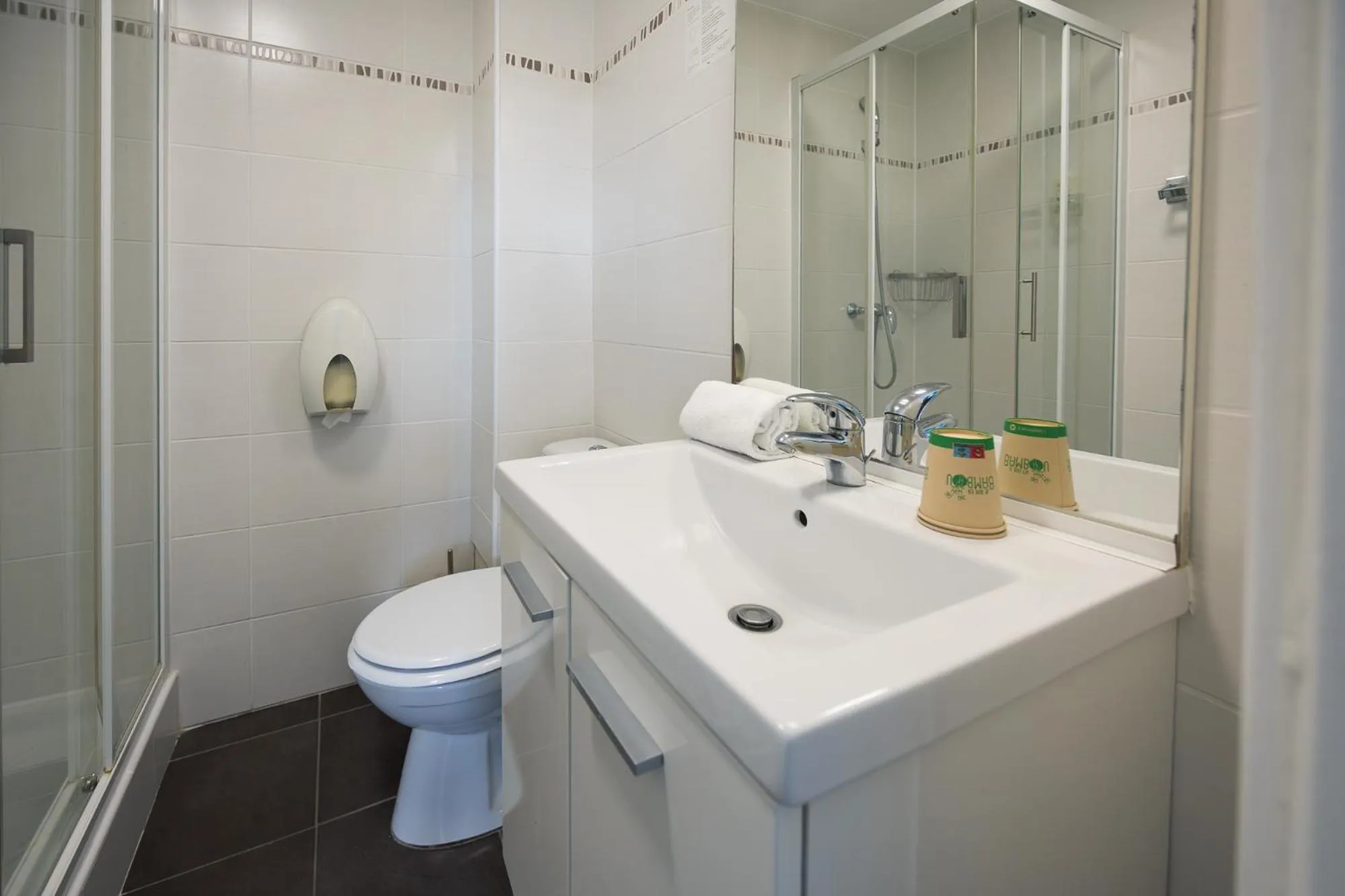 Shower in Hôtel de France - Le Patriarche