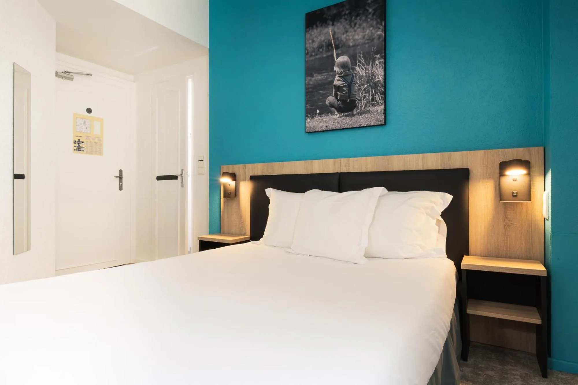 Bed in Hôtel de France - Le Patriarche