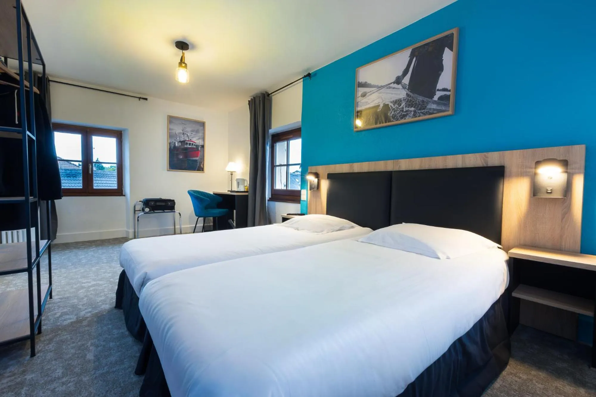 Property building, Bed in Hôtel de France - Le Patriarche