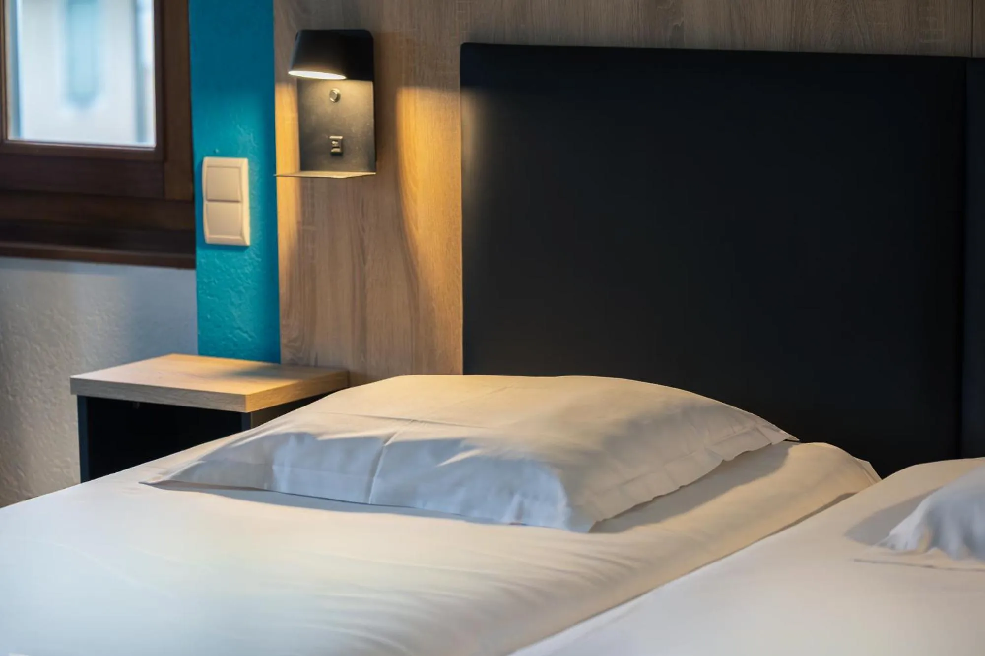 Property building, Bed in Hôtel de France - Le Patriarche