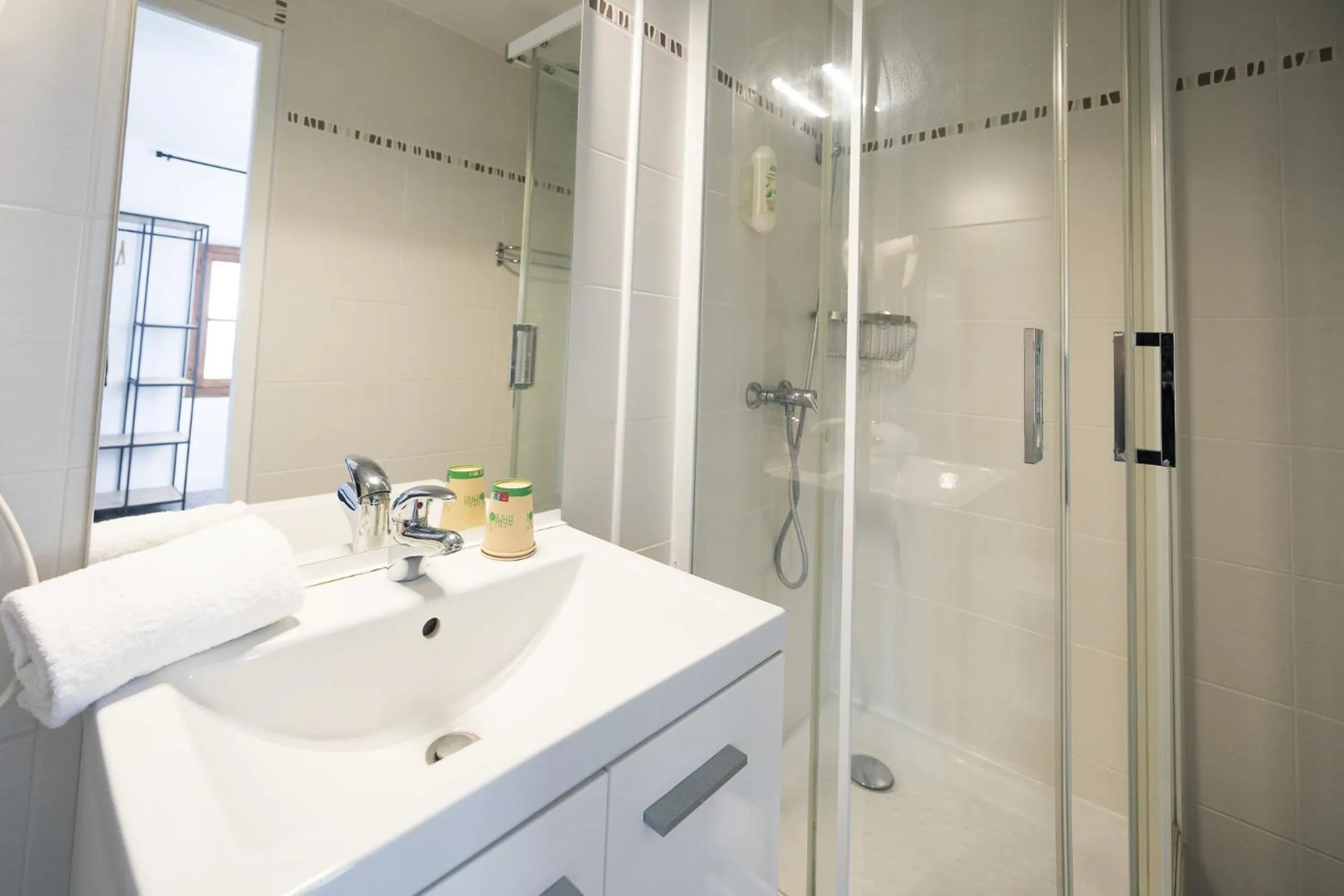 Shower in Hôtel de France - Le Patriarche