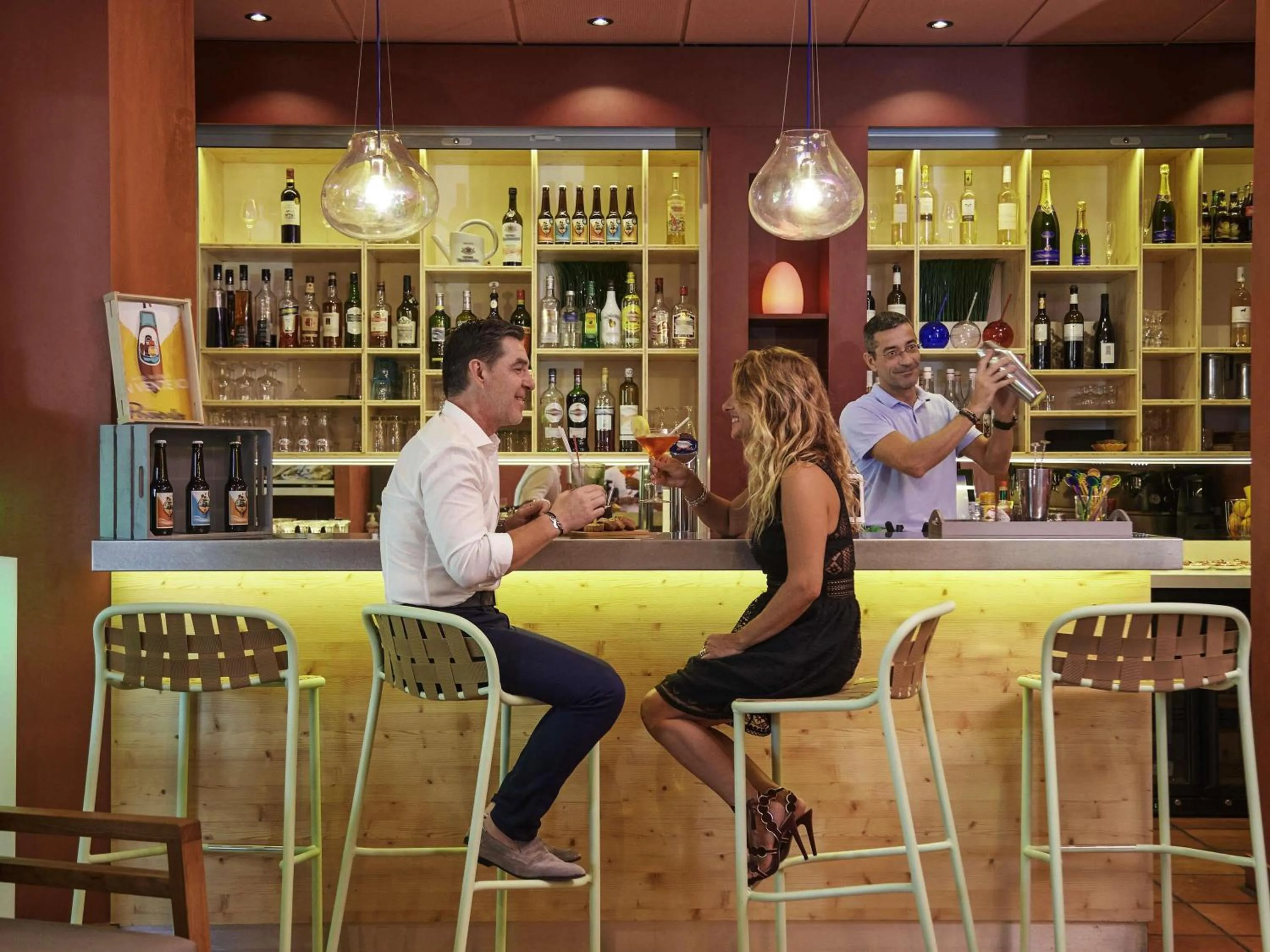 Lounge or bar in ibis Thalassa Hyeres Plage