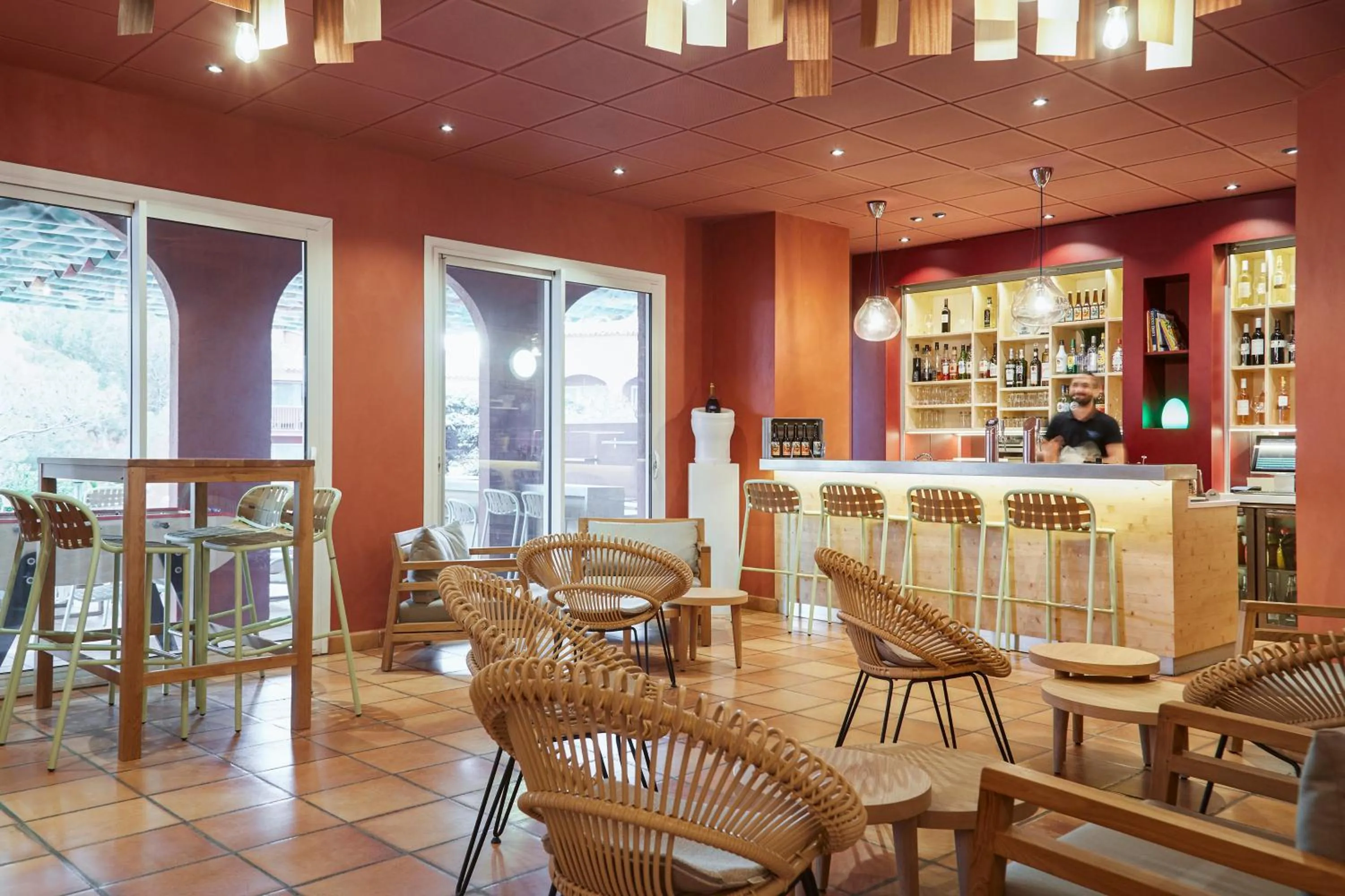 Lounge or bar in ibis Thalassa Hyeres Plage