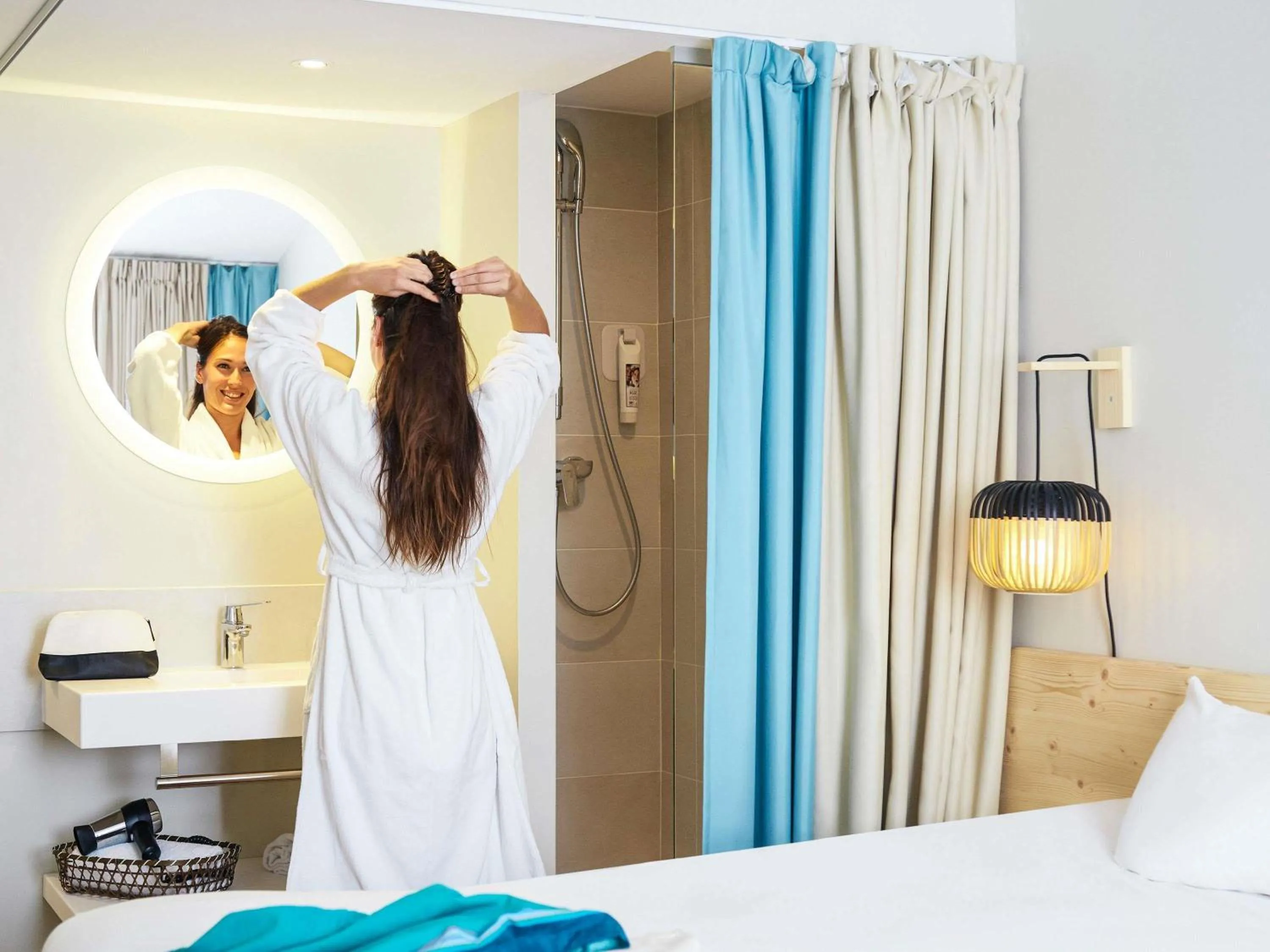 Bedroom, Bed in ibis Thalassa Hyeres Plage