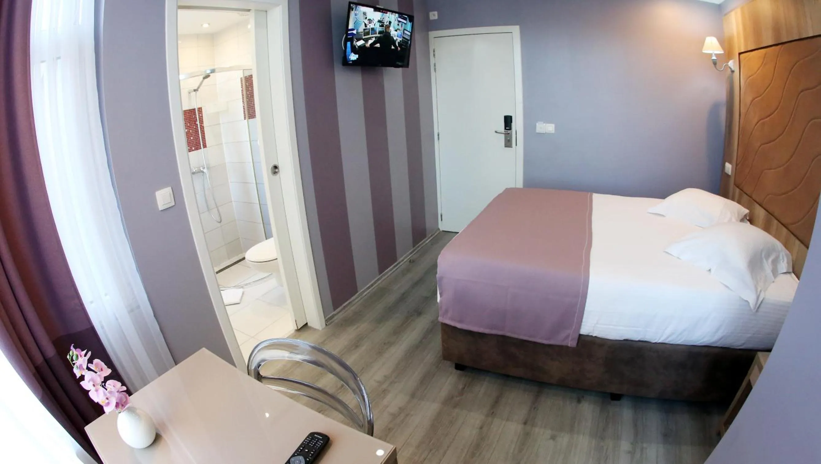 Photo of the whole room, Bed in Hotel Phenix