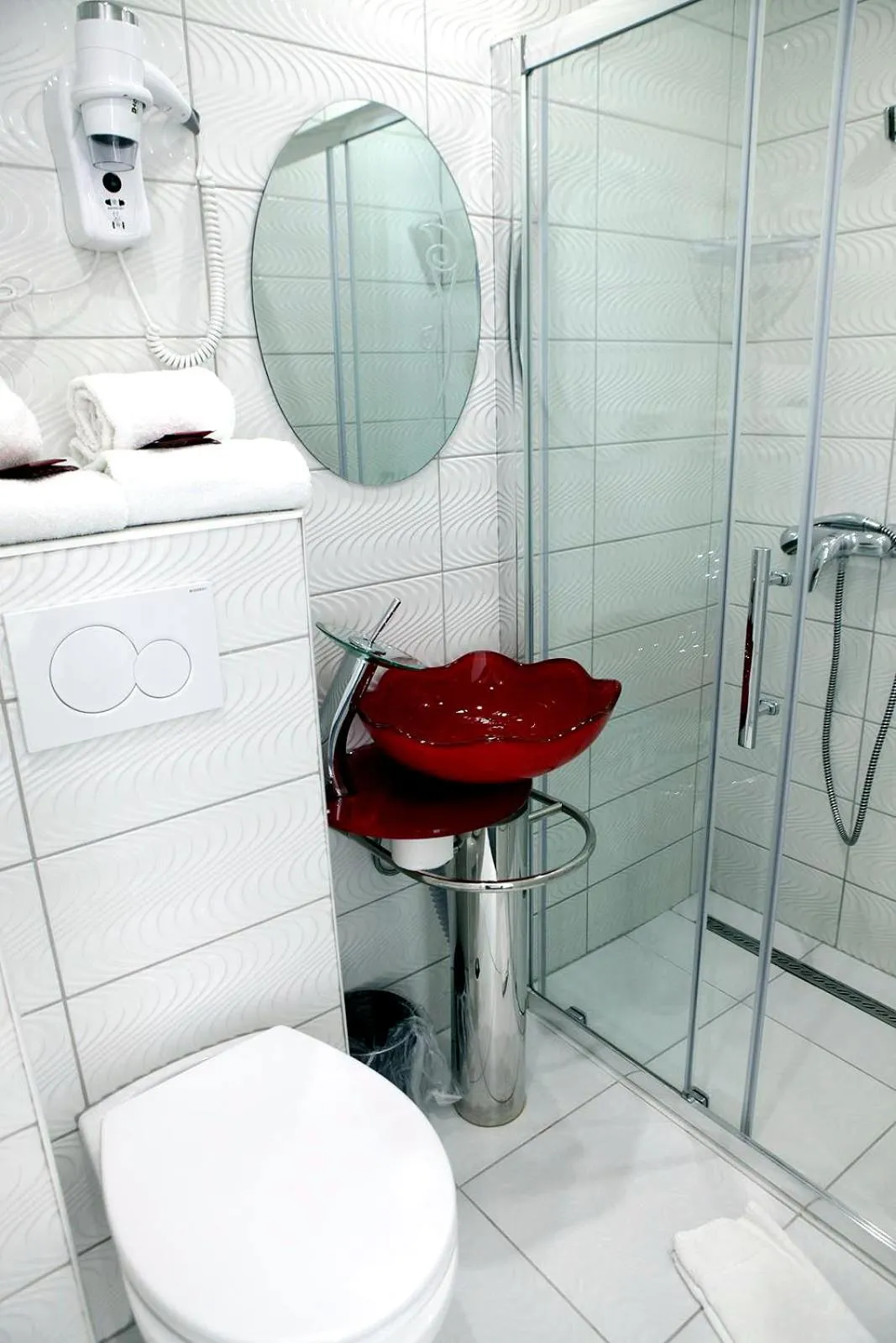 Shower in Hotel Phenix