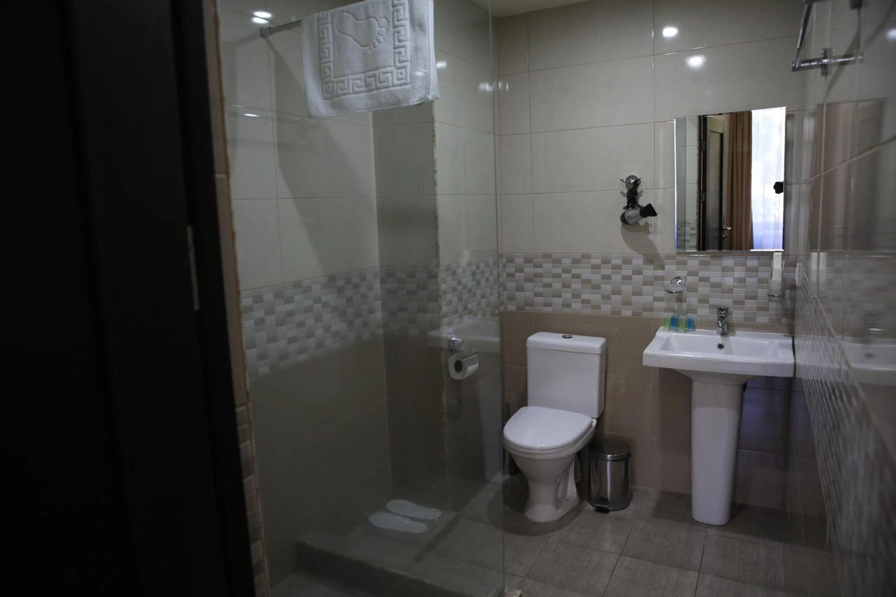 Shower in Yerevan Centre Hotel