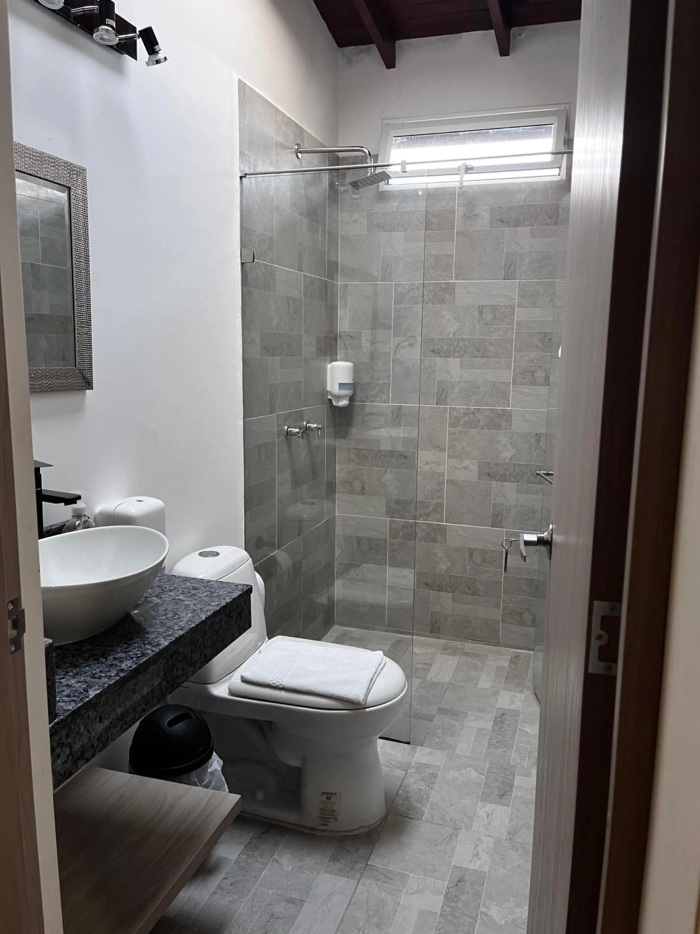 Shower in Hotel & Golf Isak Aeropuerto