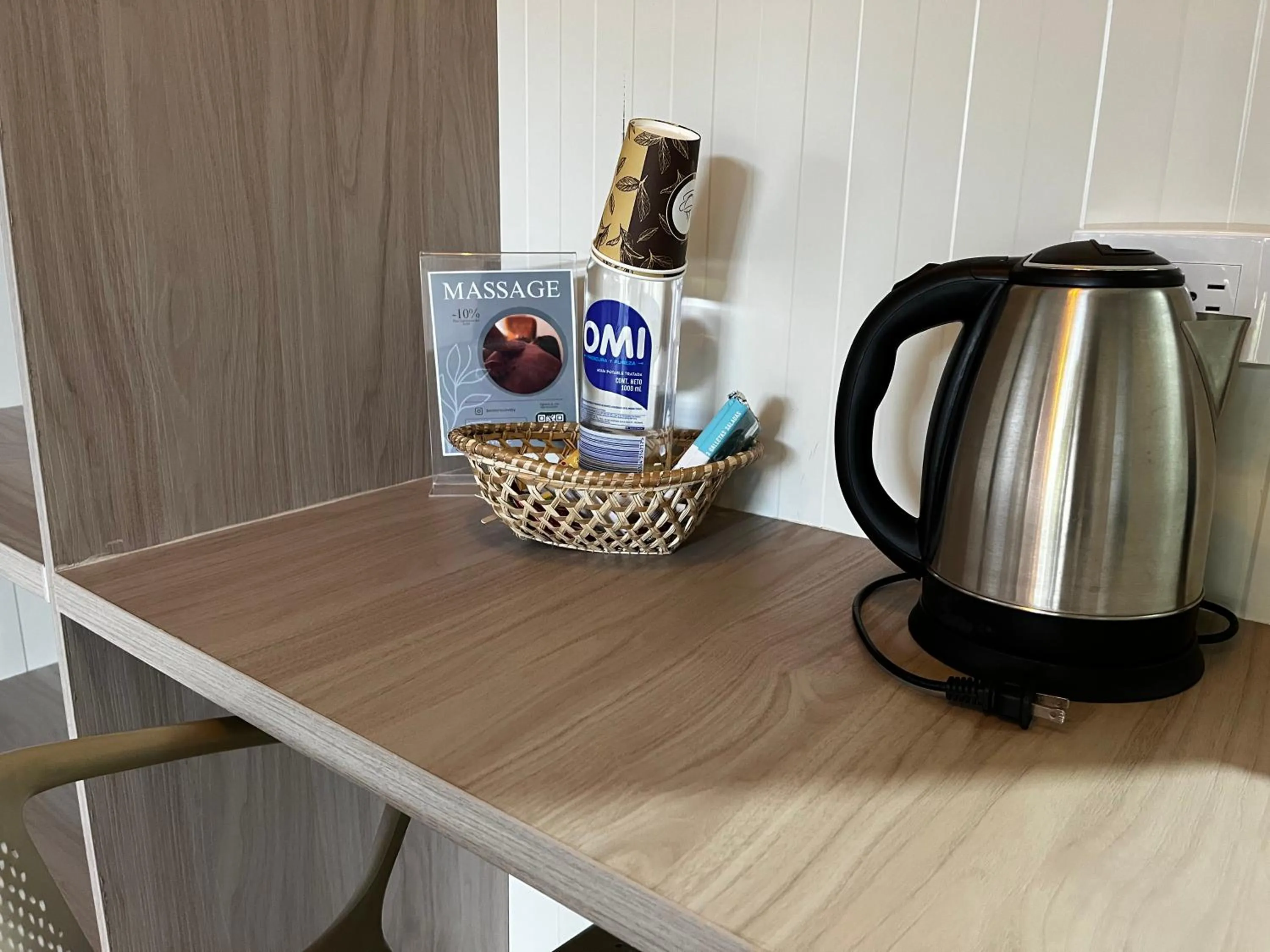 Coffee/tea facilities in Hotel & Golf Isak Aeropuerto