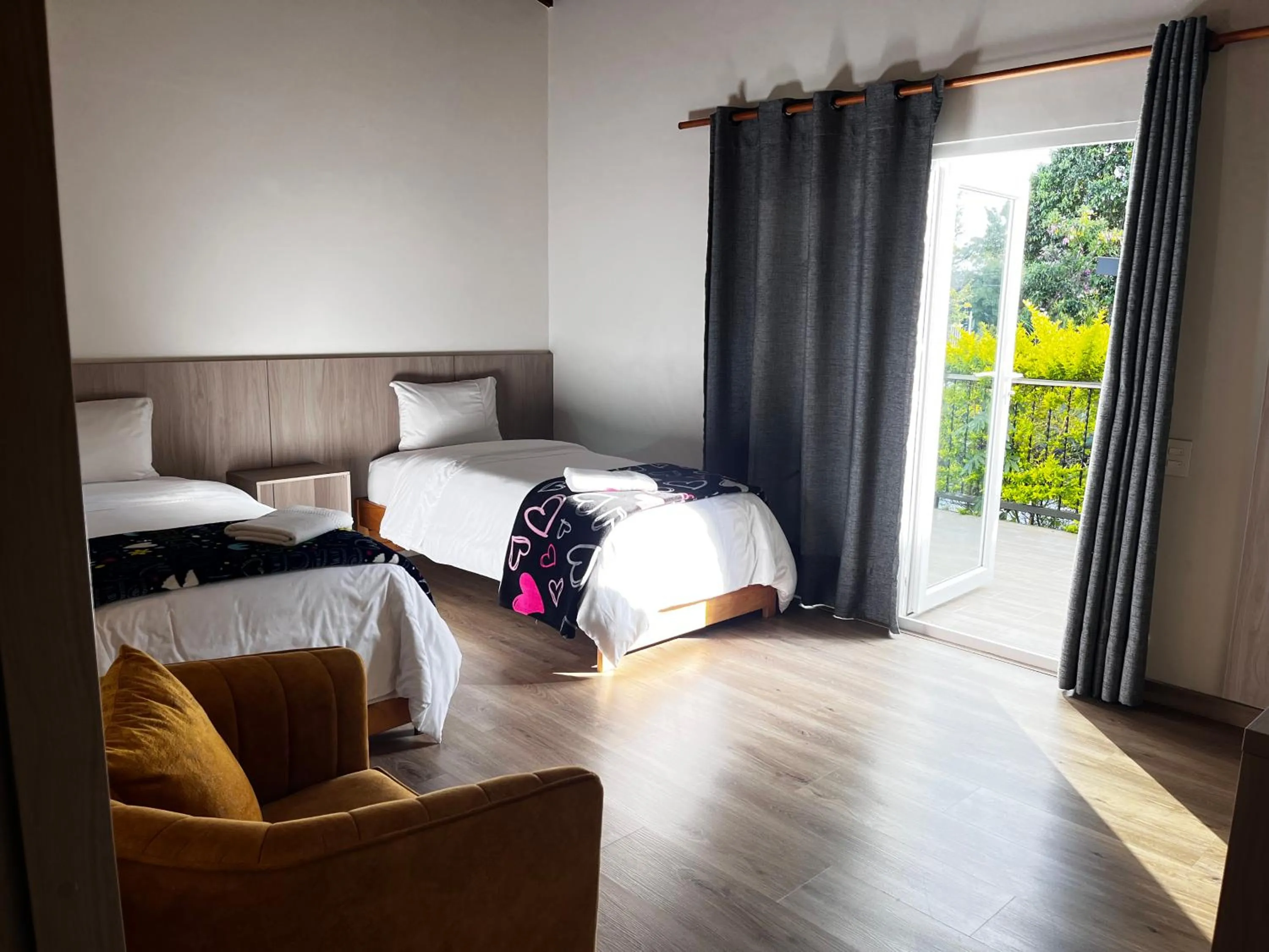 Balcony/Terrace, Bed in Hotel & Golf Isak Aeropuerto