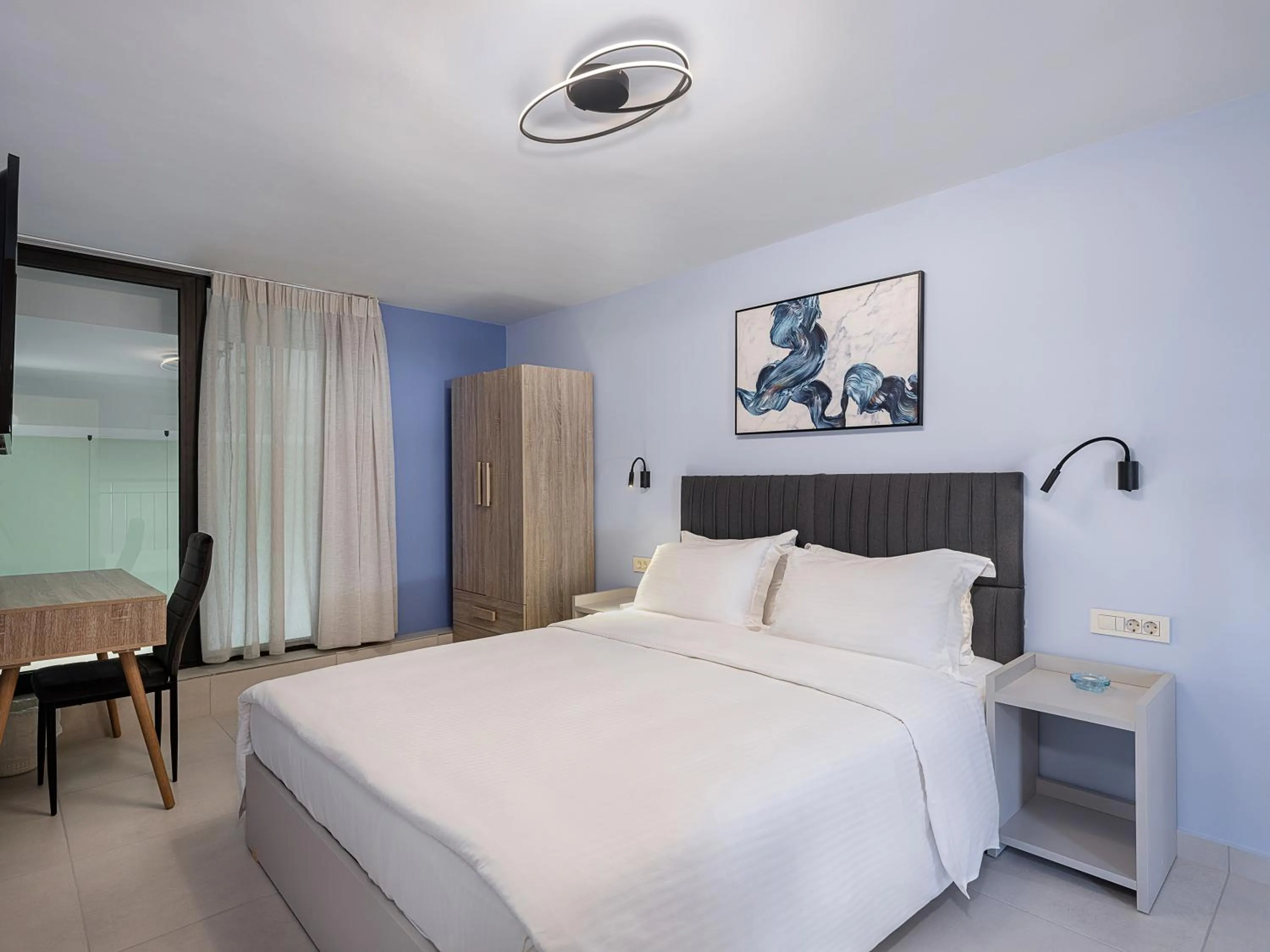 Toilet, Bed in M City Hotel