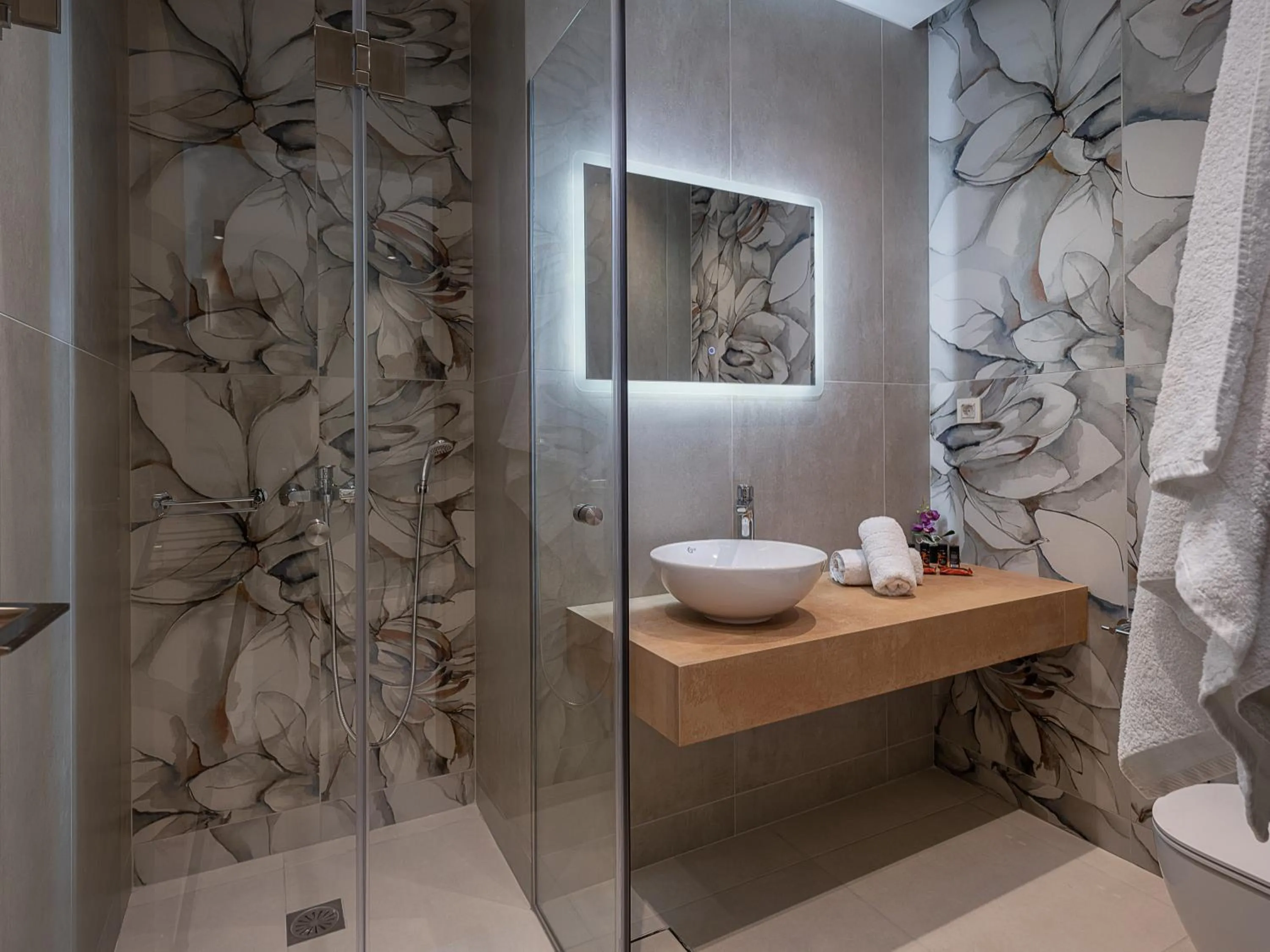 Shower in M City Hotel