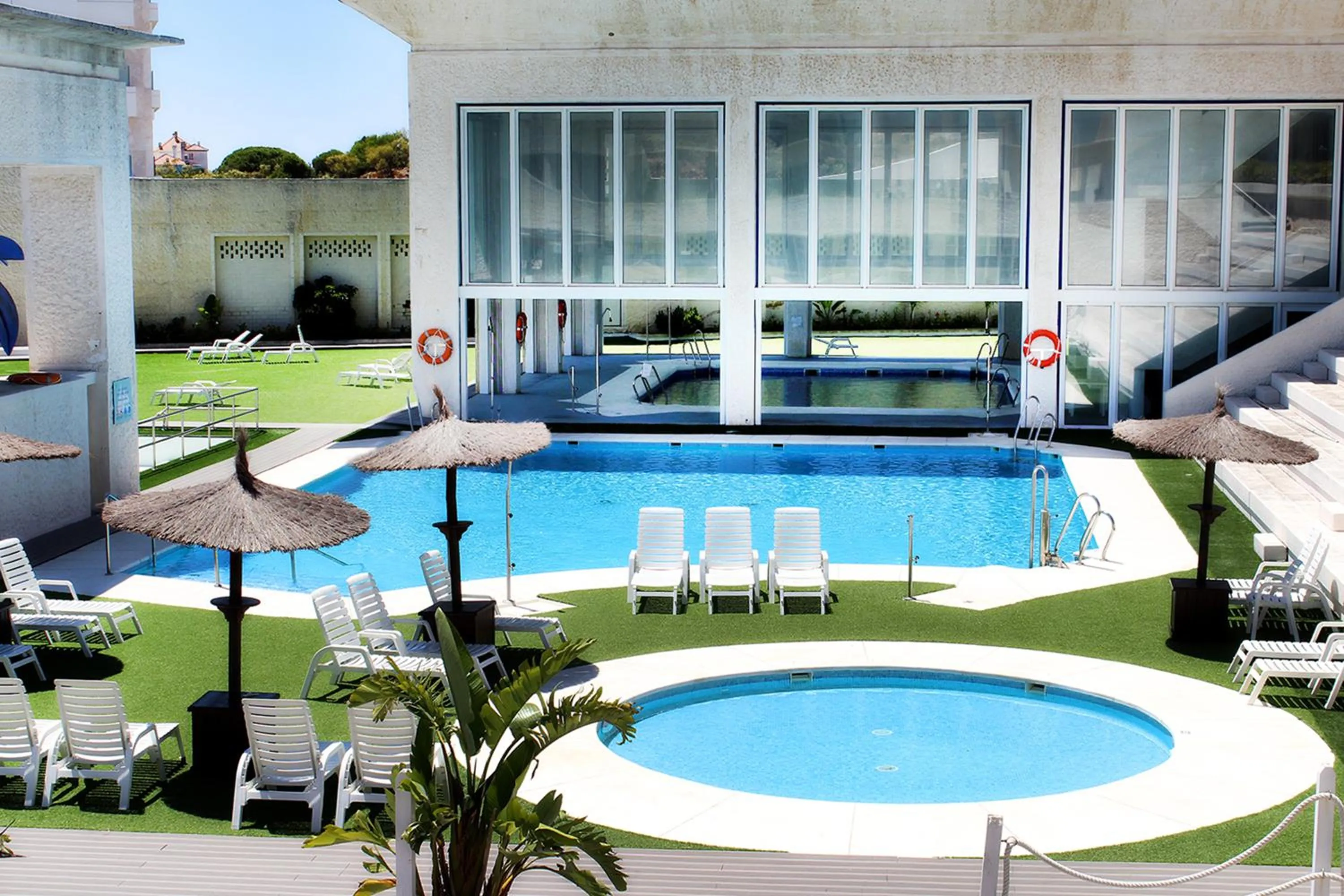 Swimming pool in Suites Puerto Sherry