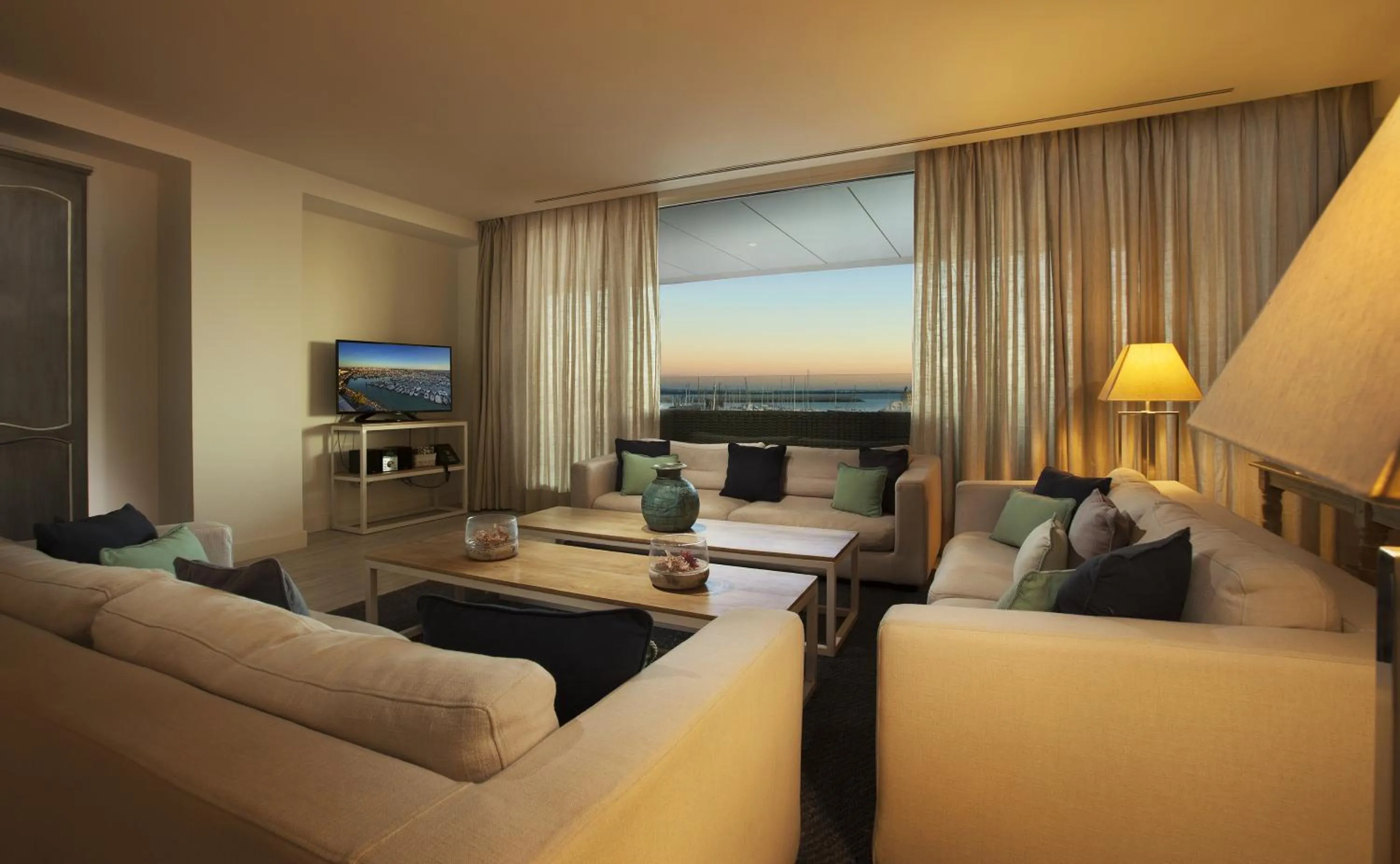 Living room in Suites Puerto Sherry