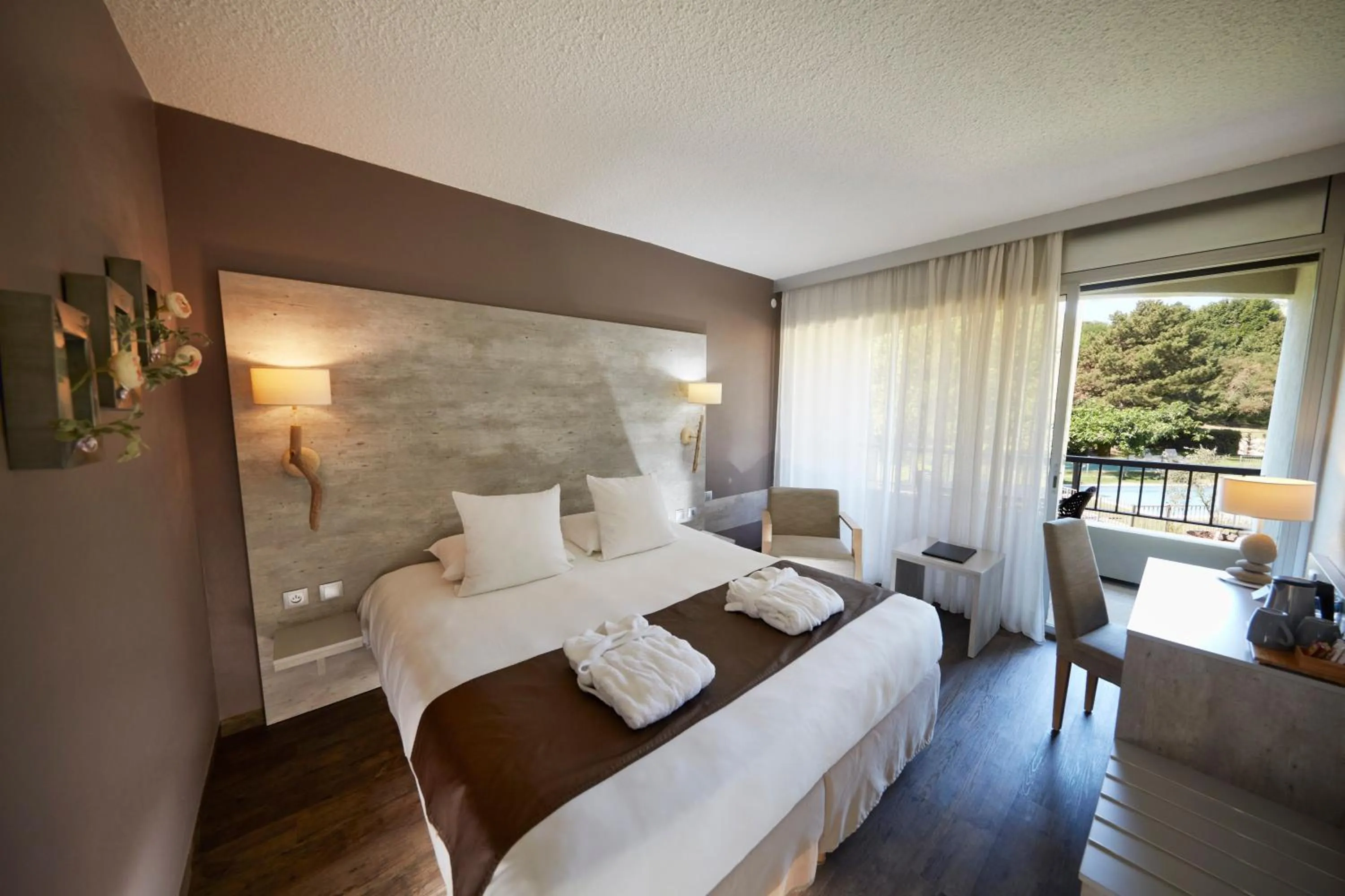 Bedroom, Bed in Best Western Plus Clos Syrah