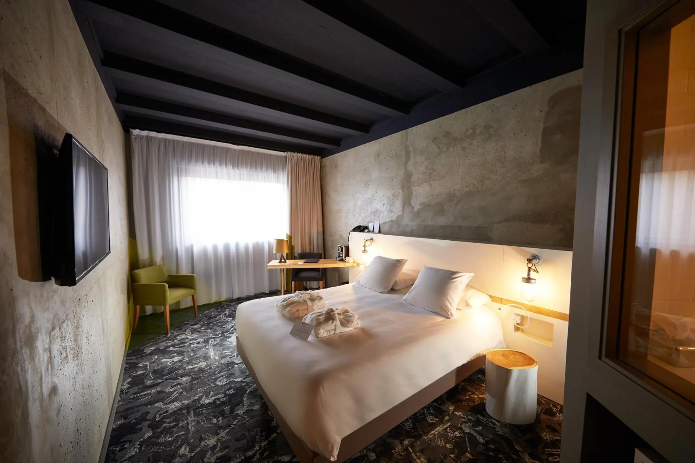 Bed in Best Western Plus Clos Syrah