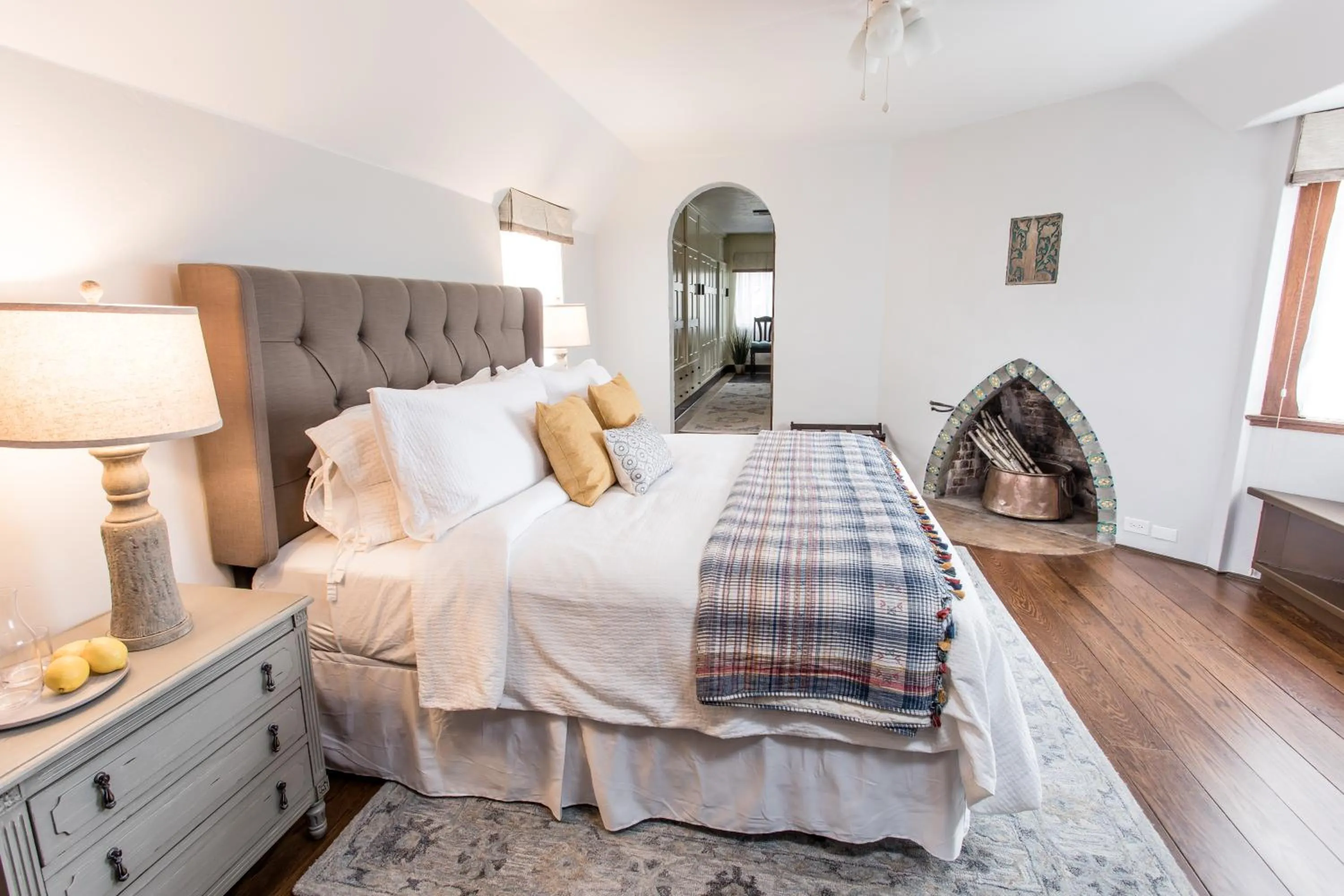 Bedroom, Bed in Hummingbird Estate