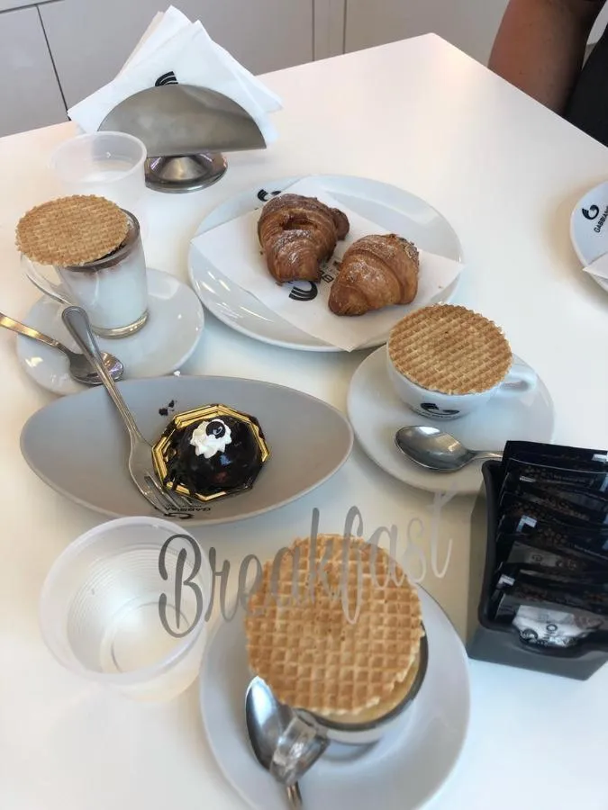 Breakfast in VITRUVIO home