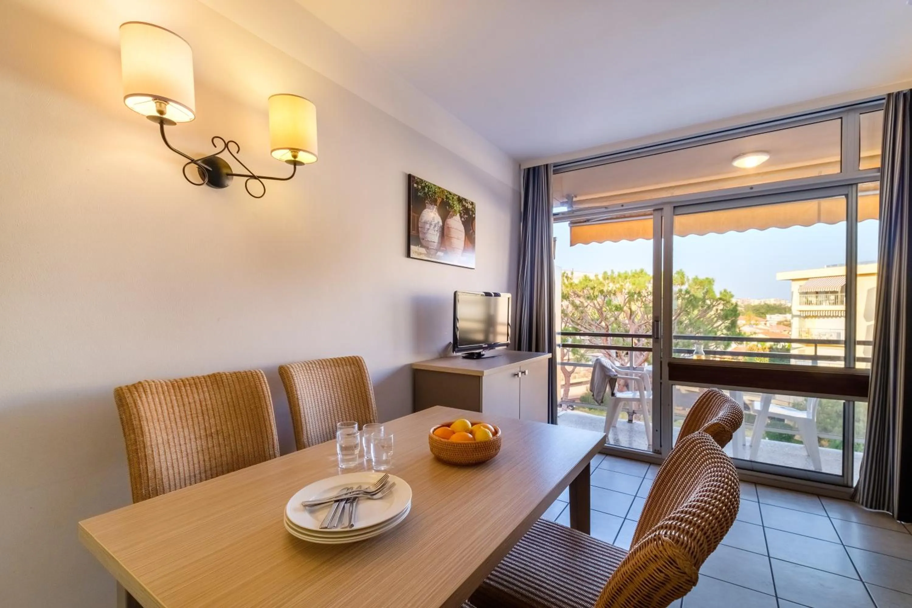 Communal lounge/ TV room in Résidence Pierre & Vacances Heliotel Marine