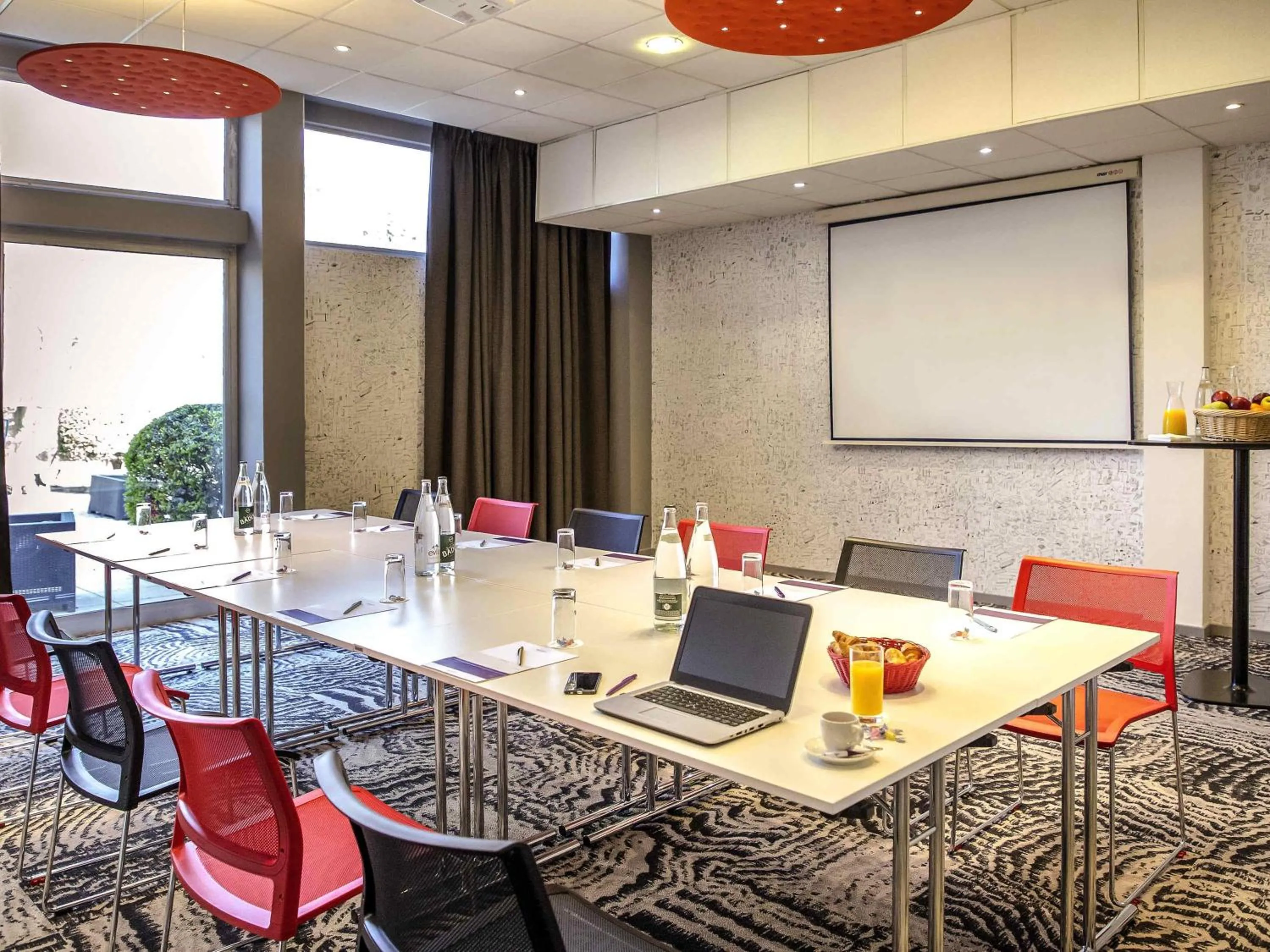 Meeting/conference room in Ibis Cavaillon Portes du Luberon