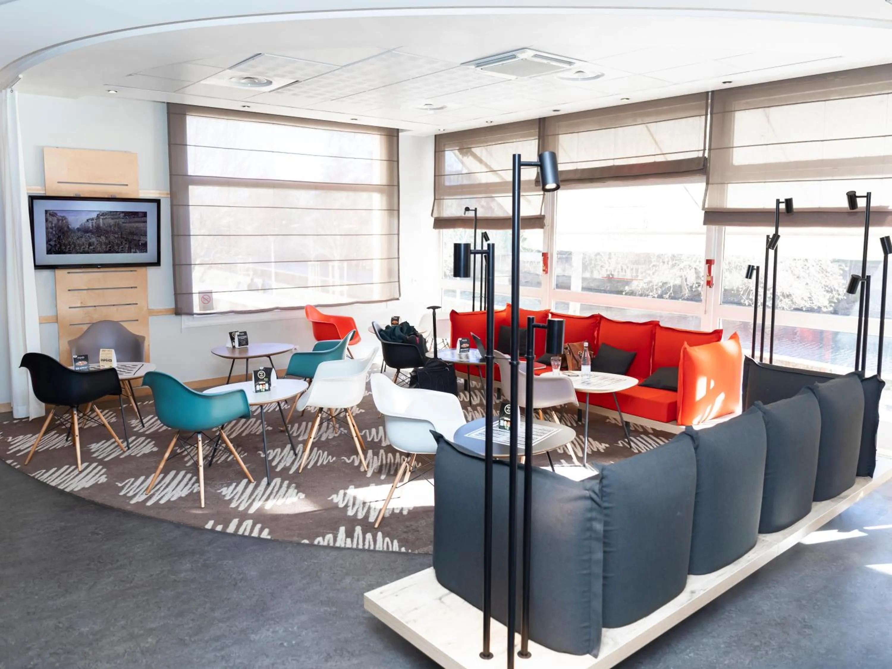 Lounge or bar in ibis Metz Centre Cathedrale