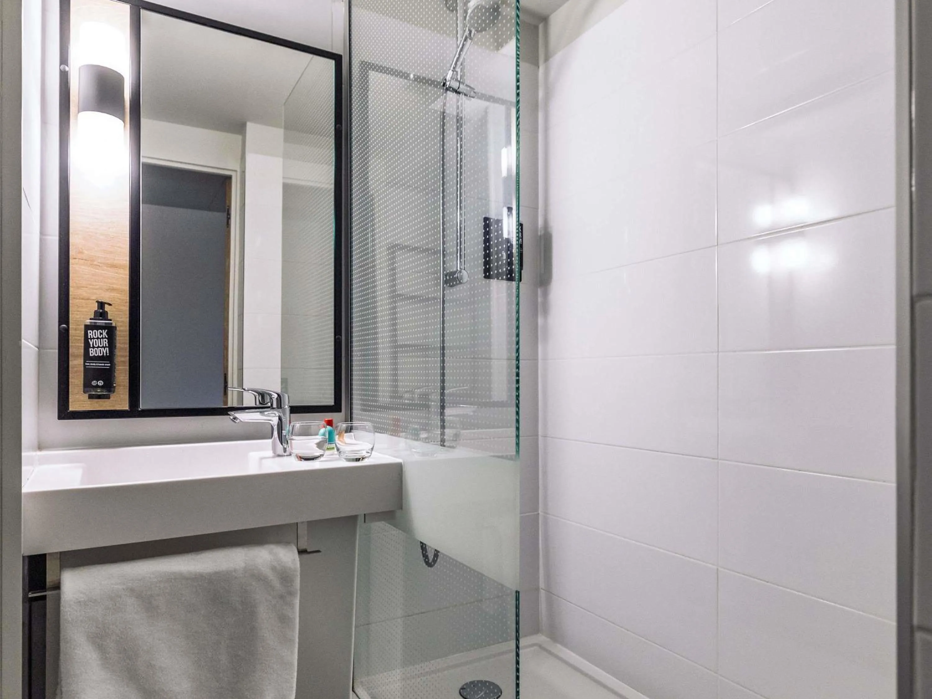 Bedroom in ibis Metz Centre Cathedrale