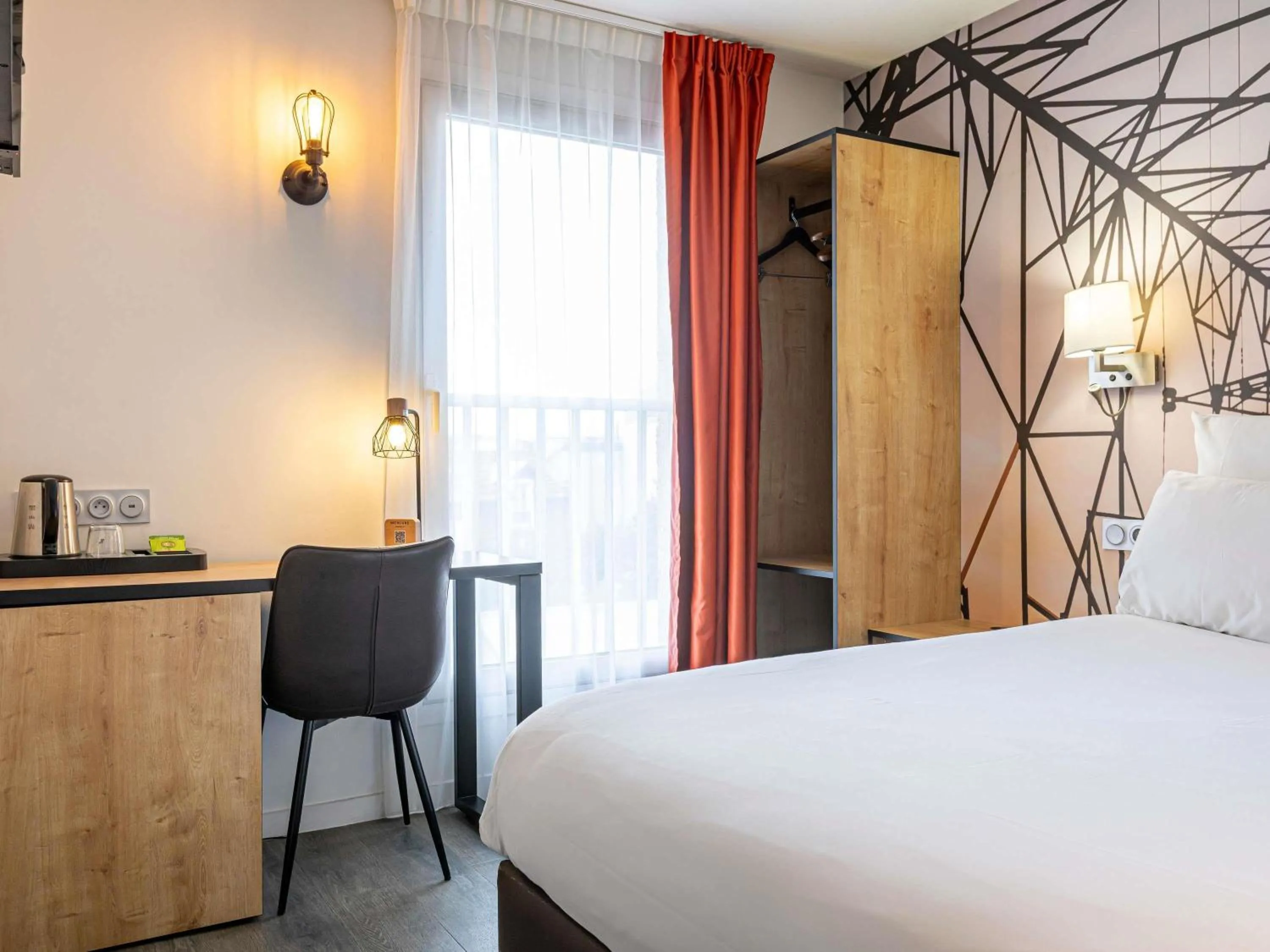 Bedroom, Bed in Mercure Paris Malakoff Parc des Expositions