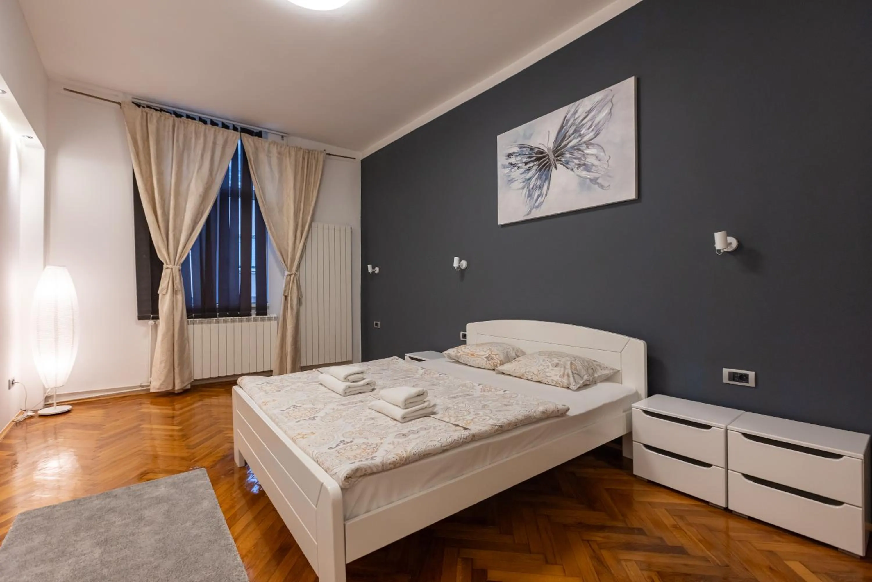 Bed in Central Park Apartments